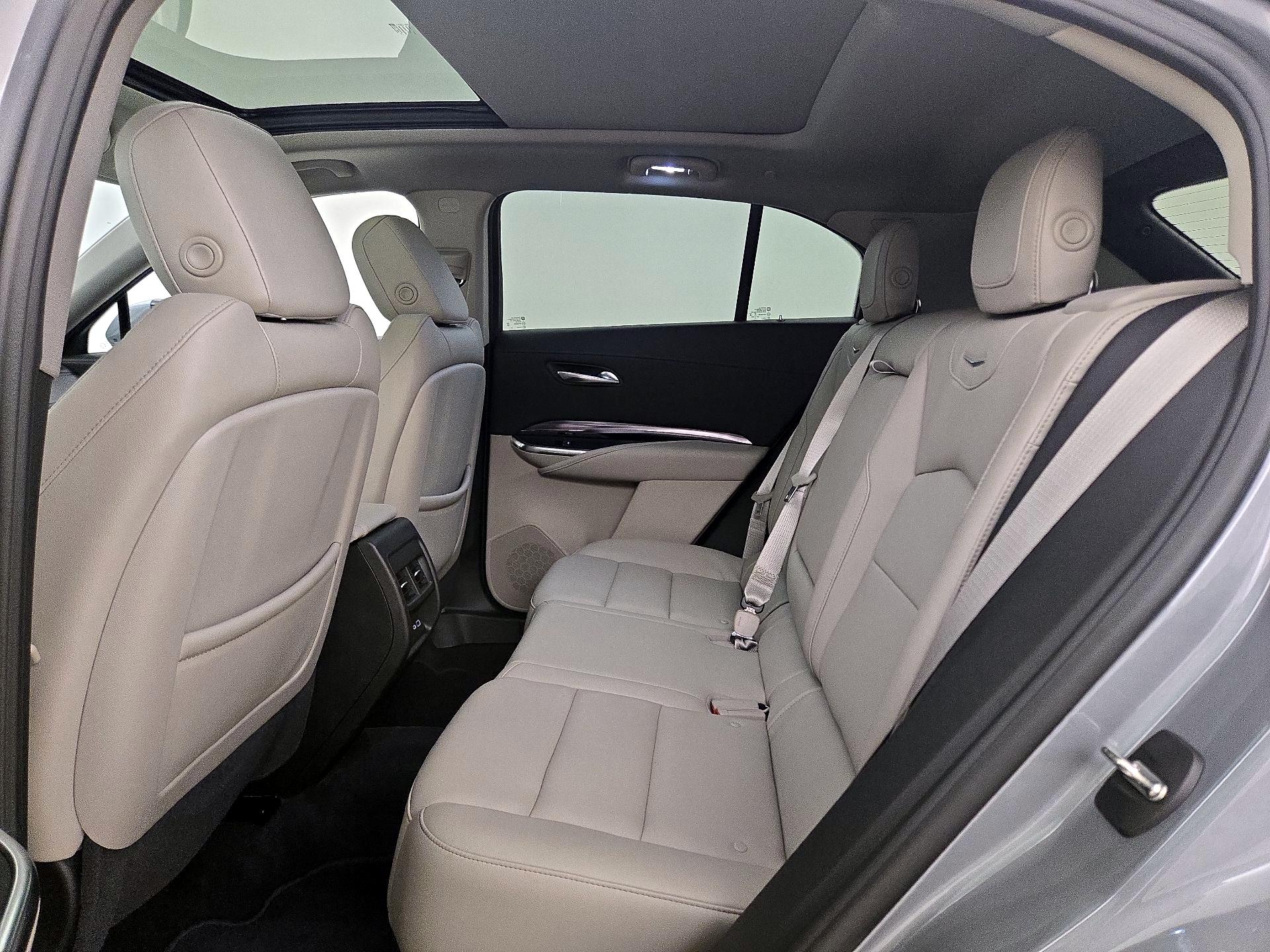 Thumbnail: 2023 Cadillac XT4 - 20