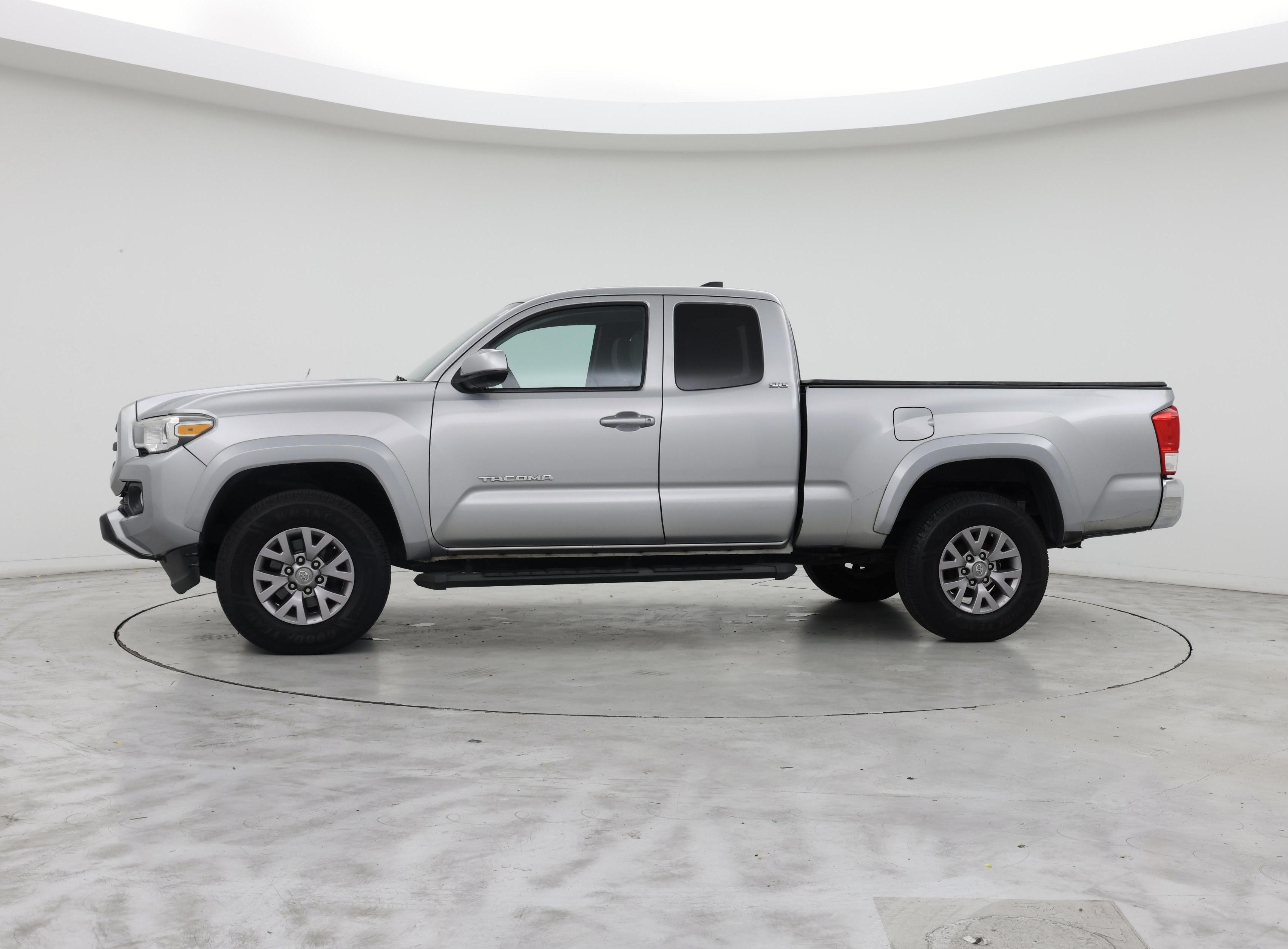 Thumbnail: 2017 Toyota Tacoma - 3