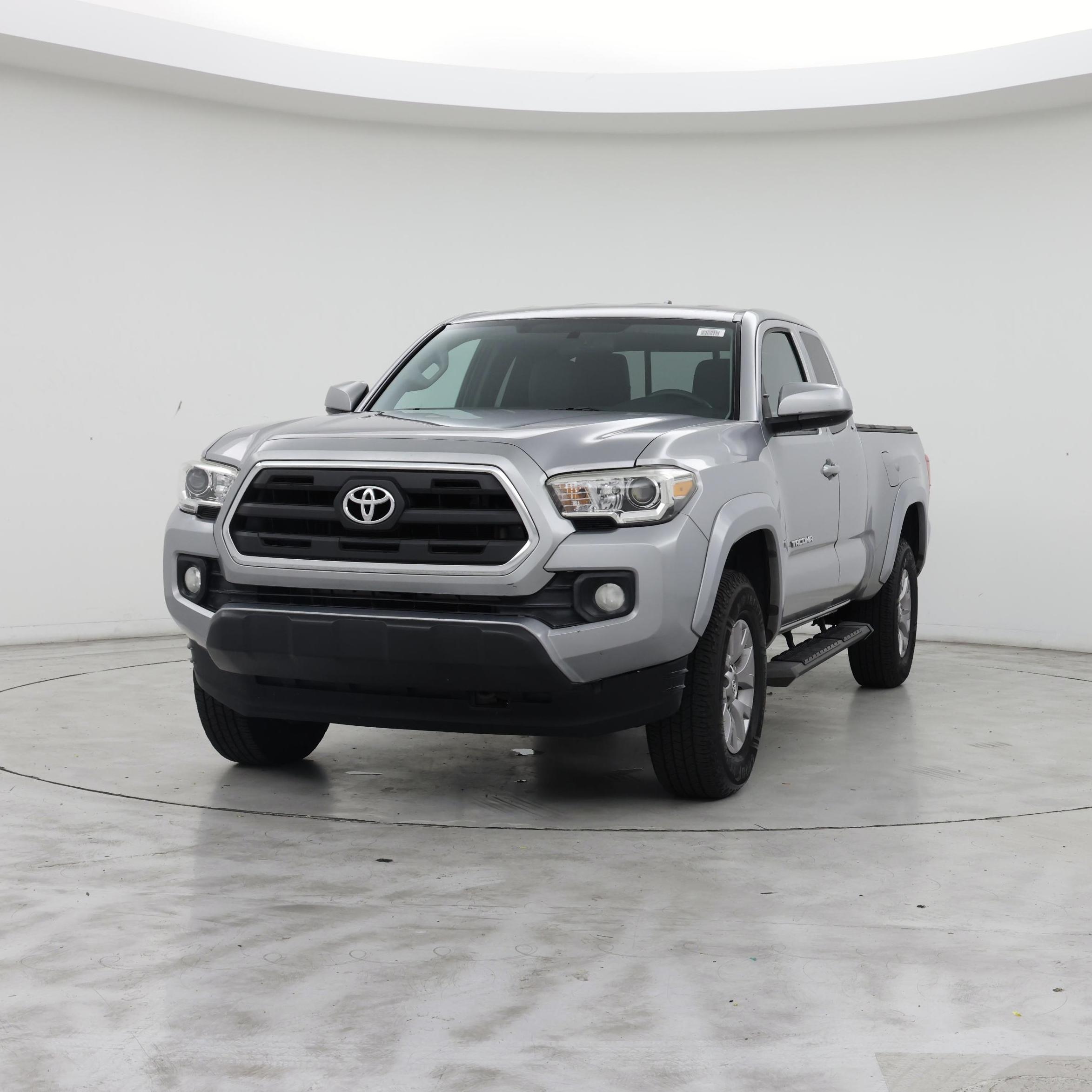 Thumbnail: 2017 Toyota Tacoma - 4