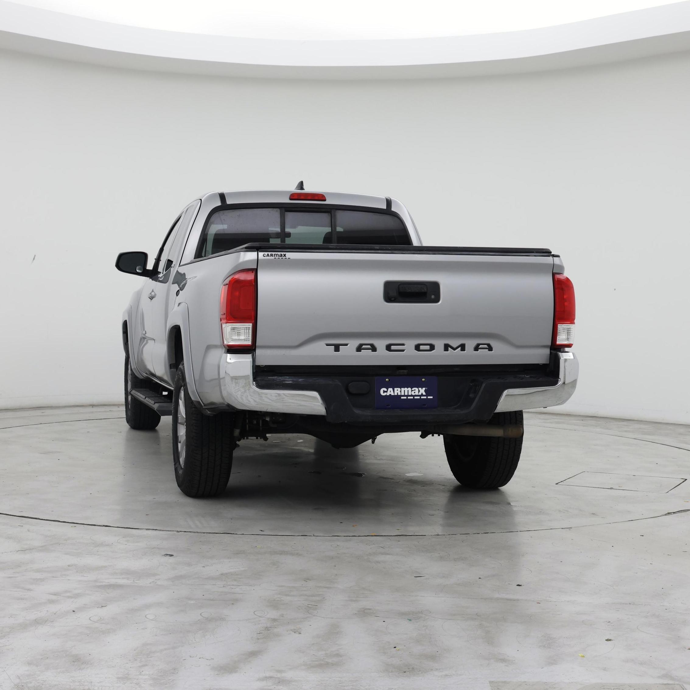 Thumbnail: 2017 Toyota Tacoma - 6