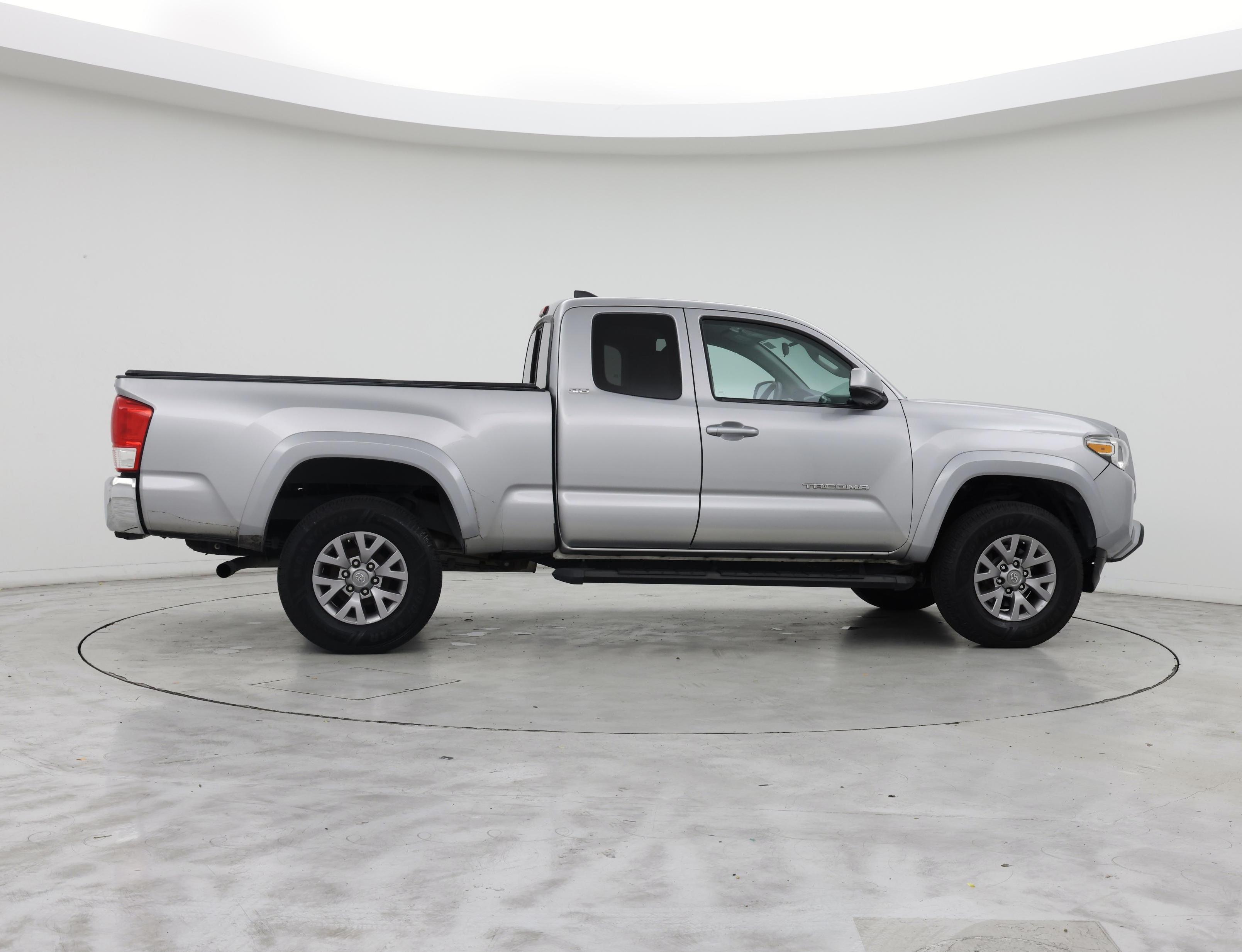 Thumbnail: 2017 Toyota Tacoma - 7