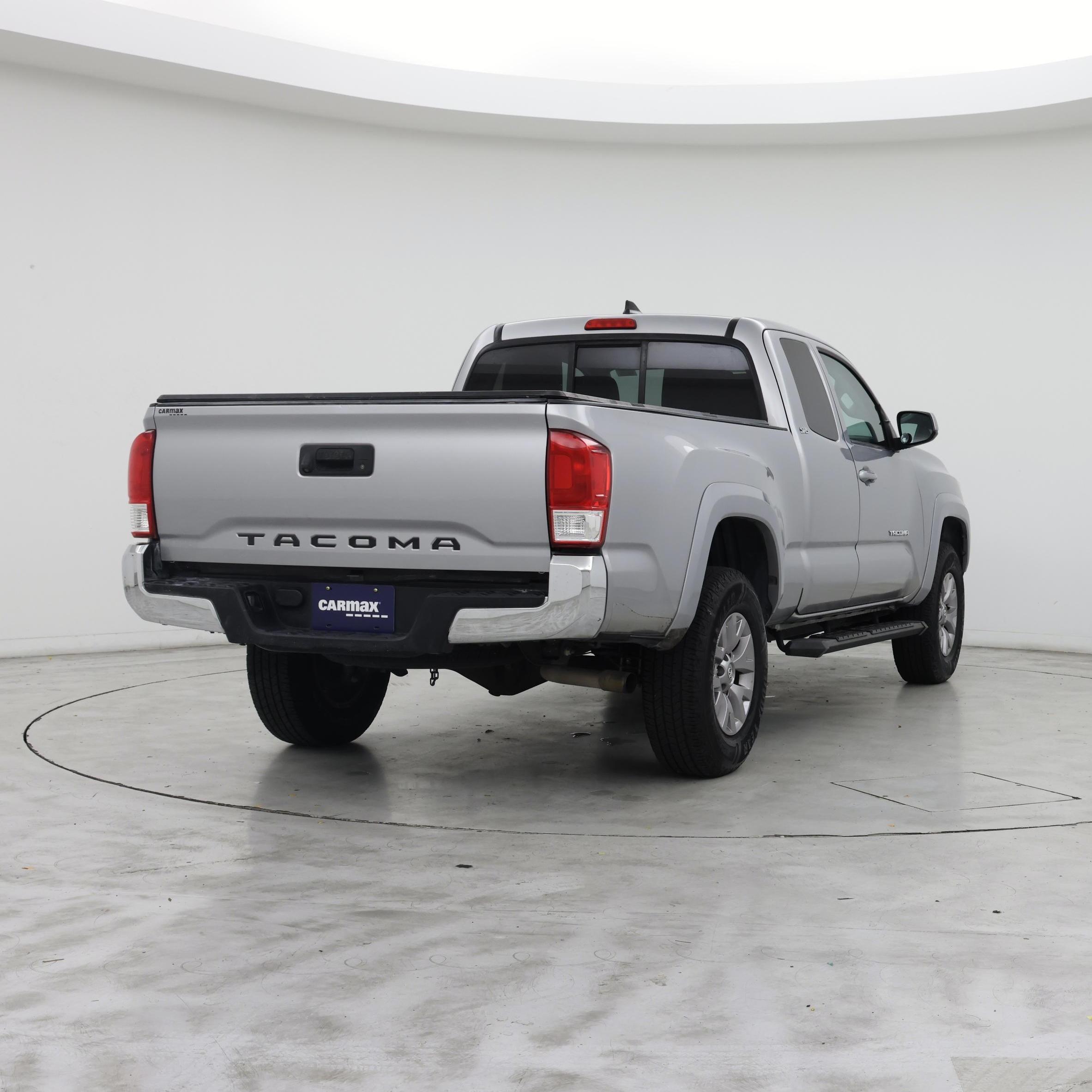 Thumbnail: 2017 Toyota Tacoma - 8
