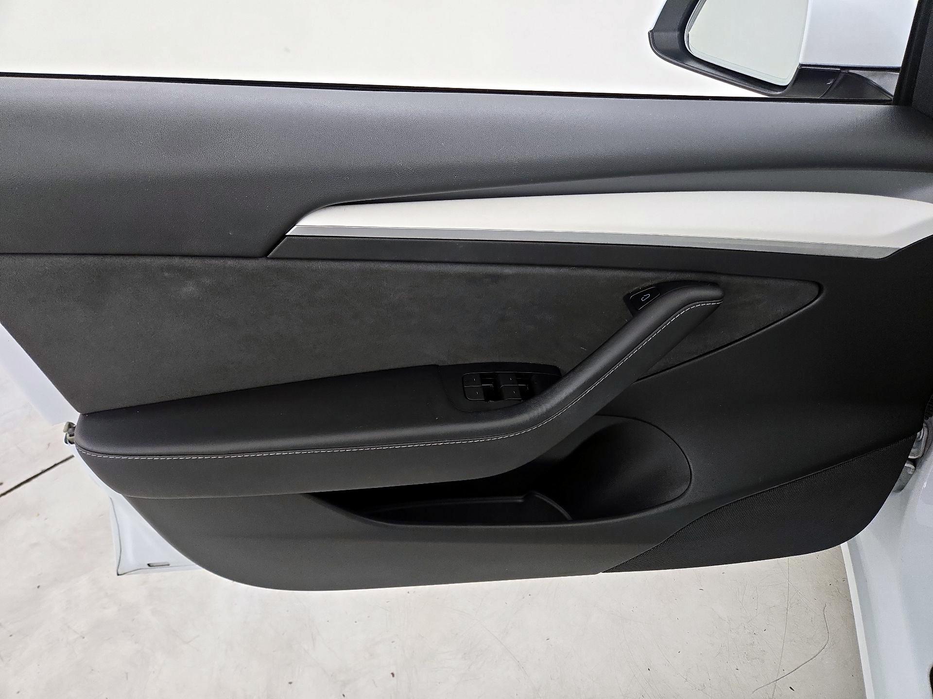 Thumbnail: 2023 Tesla Model 3 - 12