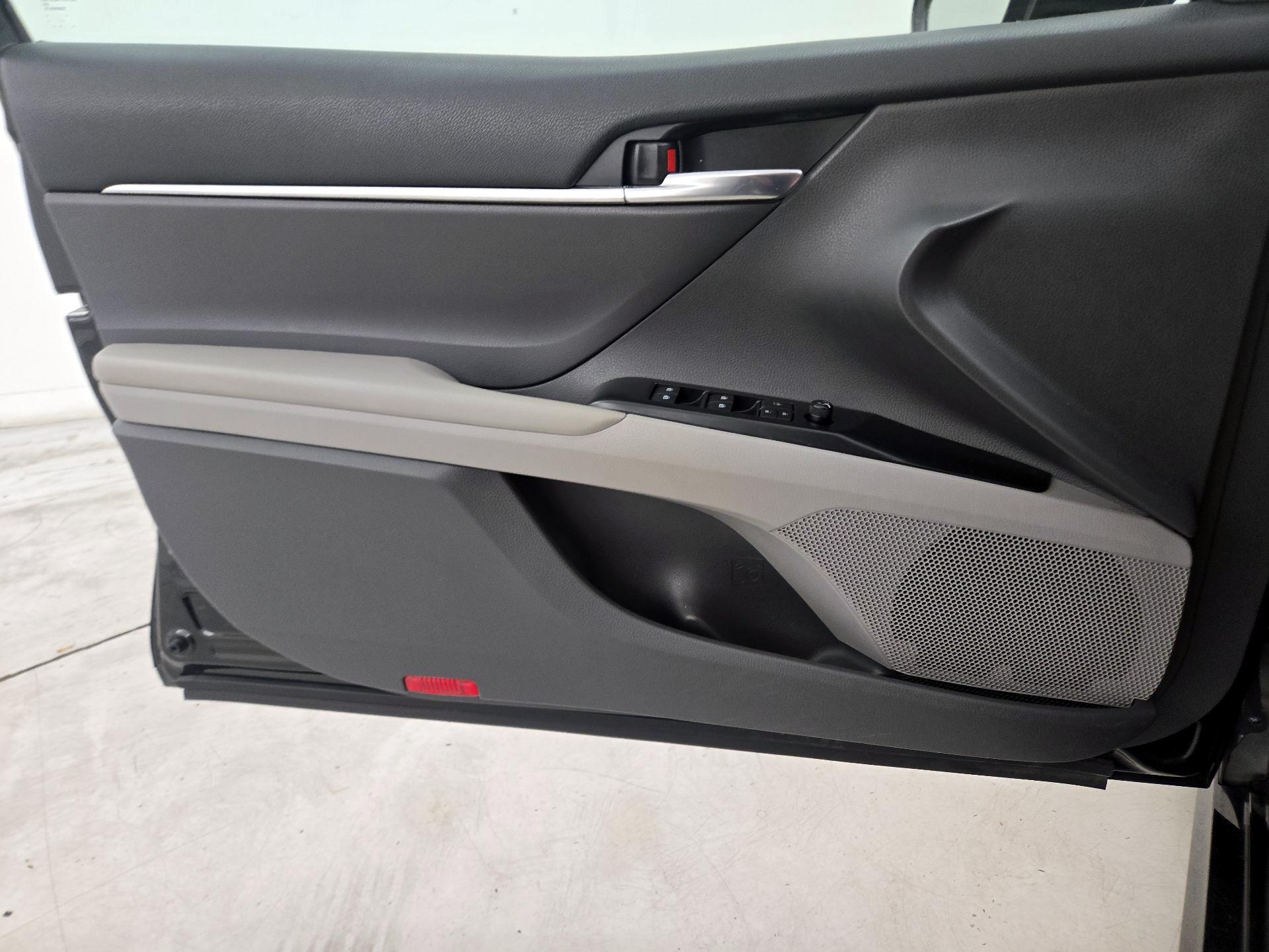 Thumbnail: 2020 Toyota Camry - 12