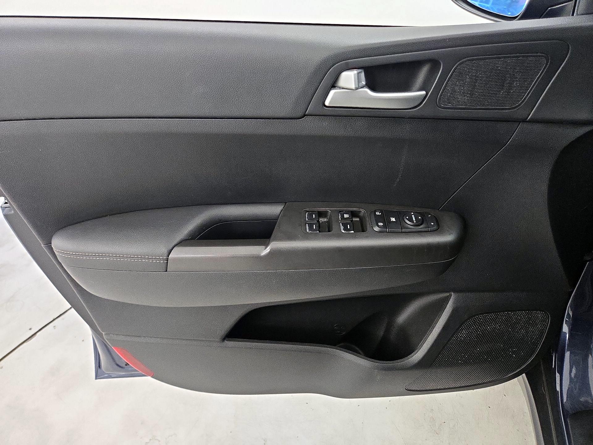 Thumbnail: 2020 Kia Sportage - 12