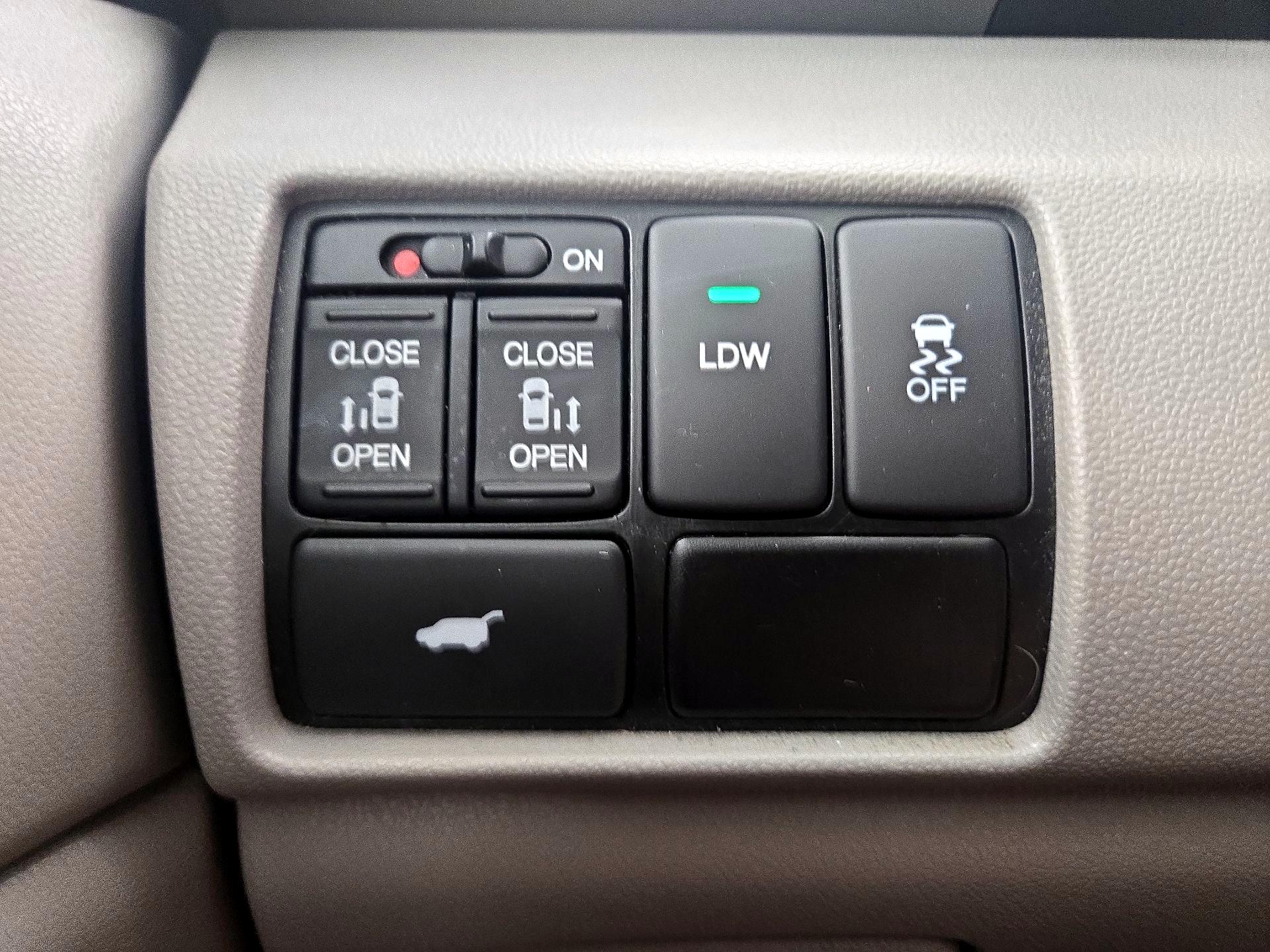 Thumbnail: 2015 Honda Odyssey - 13