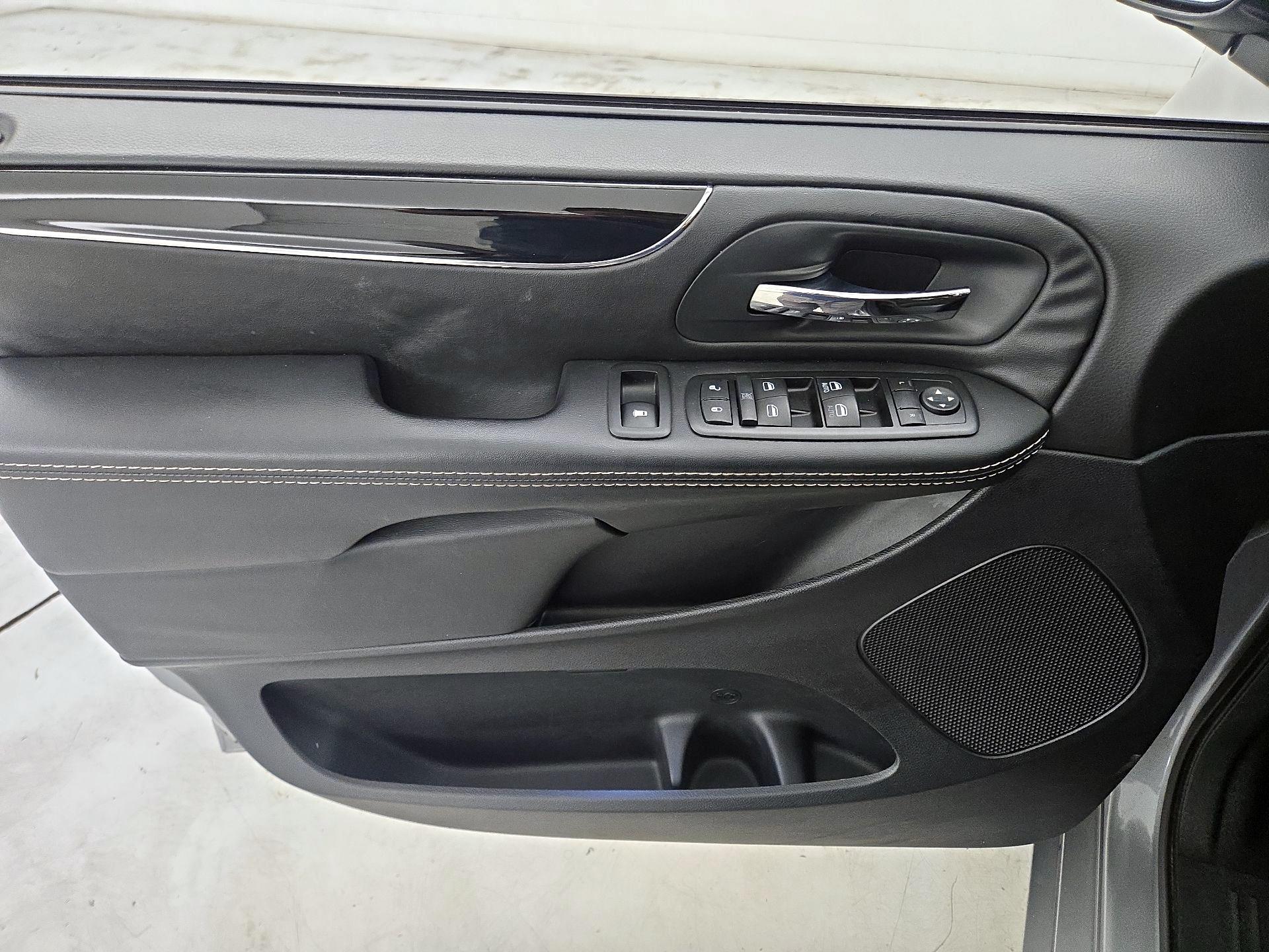 Thumbnail: 2015 Dodge Grand Caravan - 12