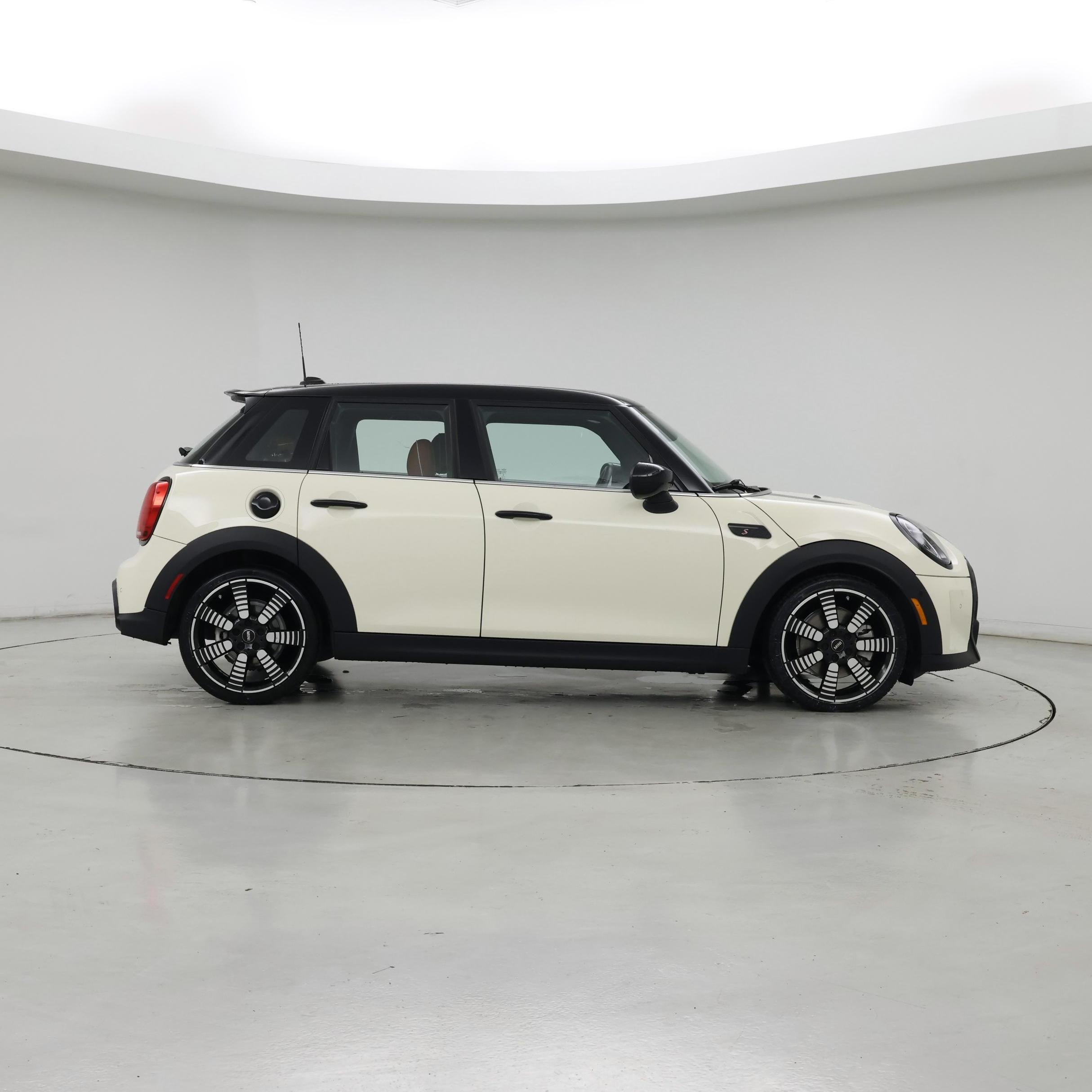 Thumbnail: 2023 MINI Cooper Hardtop - 7