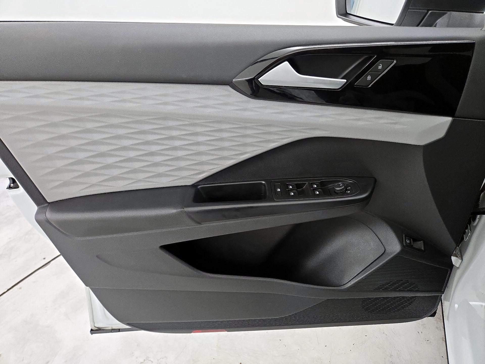 Thumbnail: 2022 Volkswagen Taos - 12