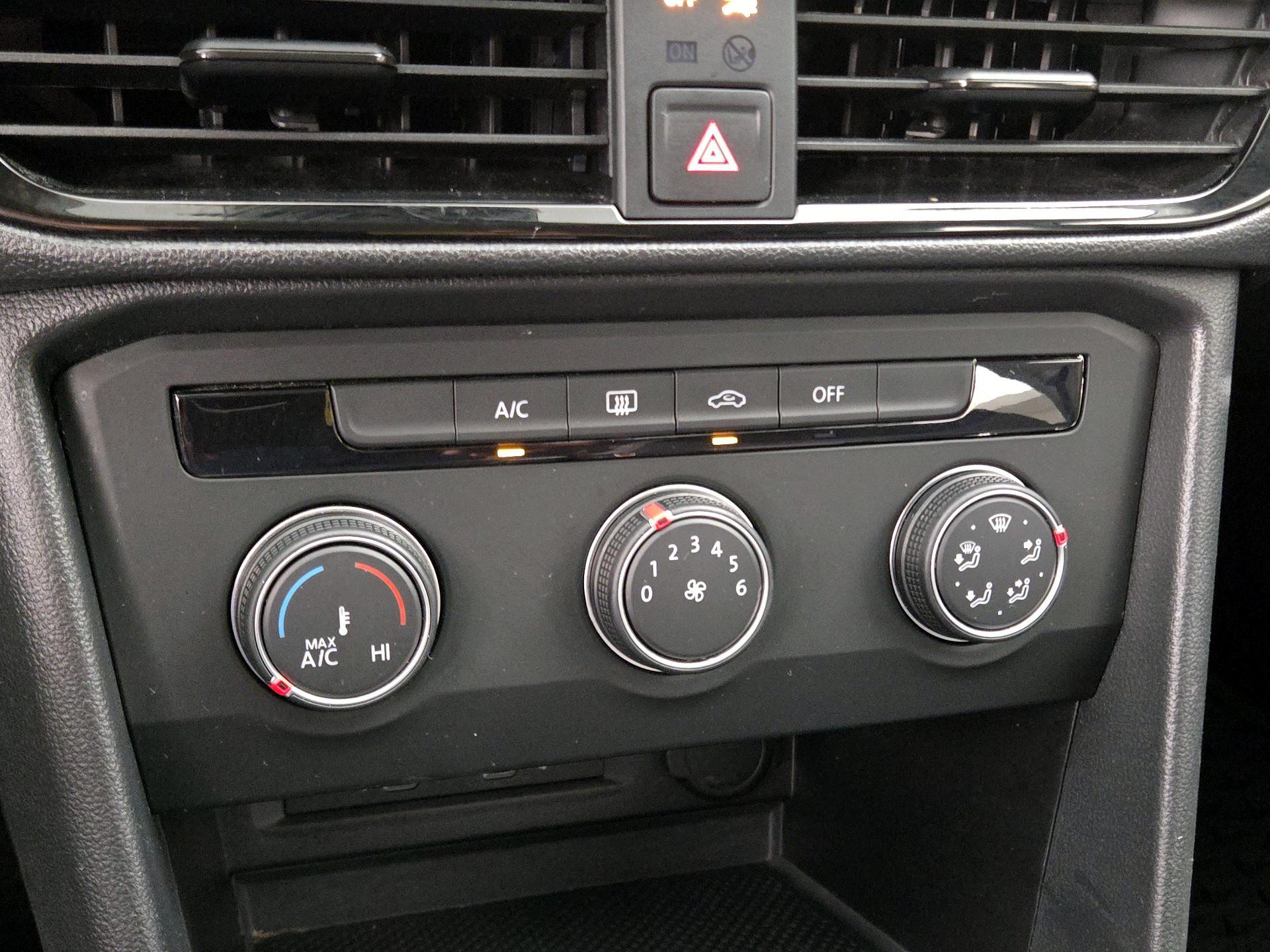 Thumbnail: 2022 Volkswagen Taos - 16