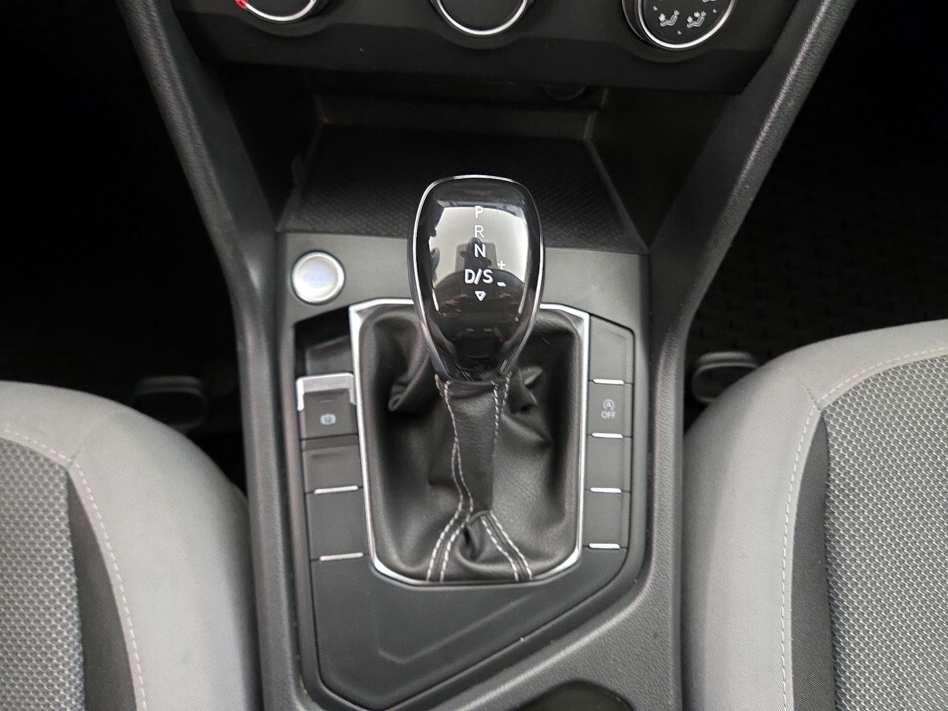 Thumbnail: 2022 Volkswagen Taos - 17