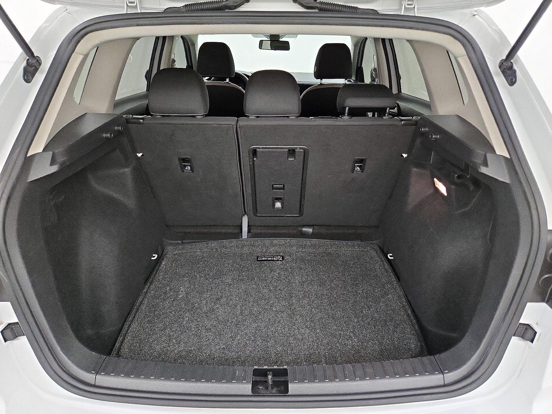 Thumbnail: 2022 Volkswagen Taos - 20