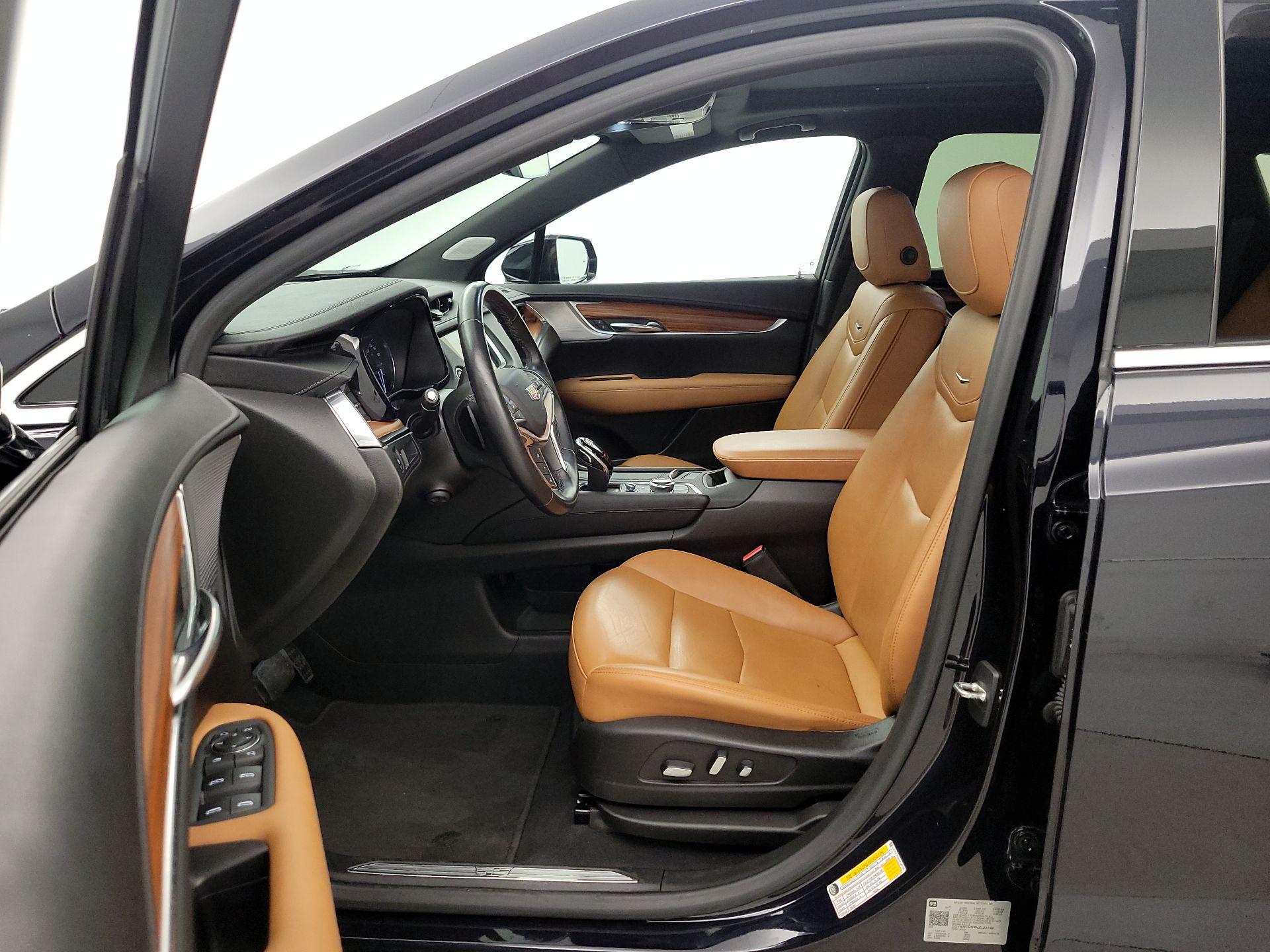 Thumbnail: 2022 Cadillac XT5 - 11