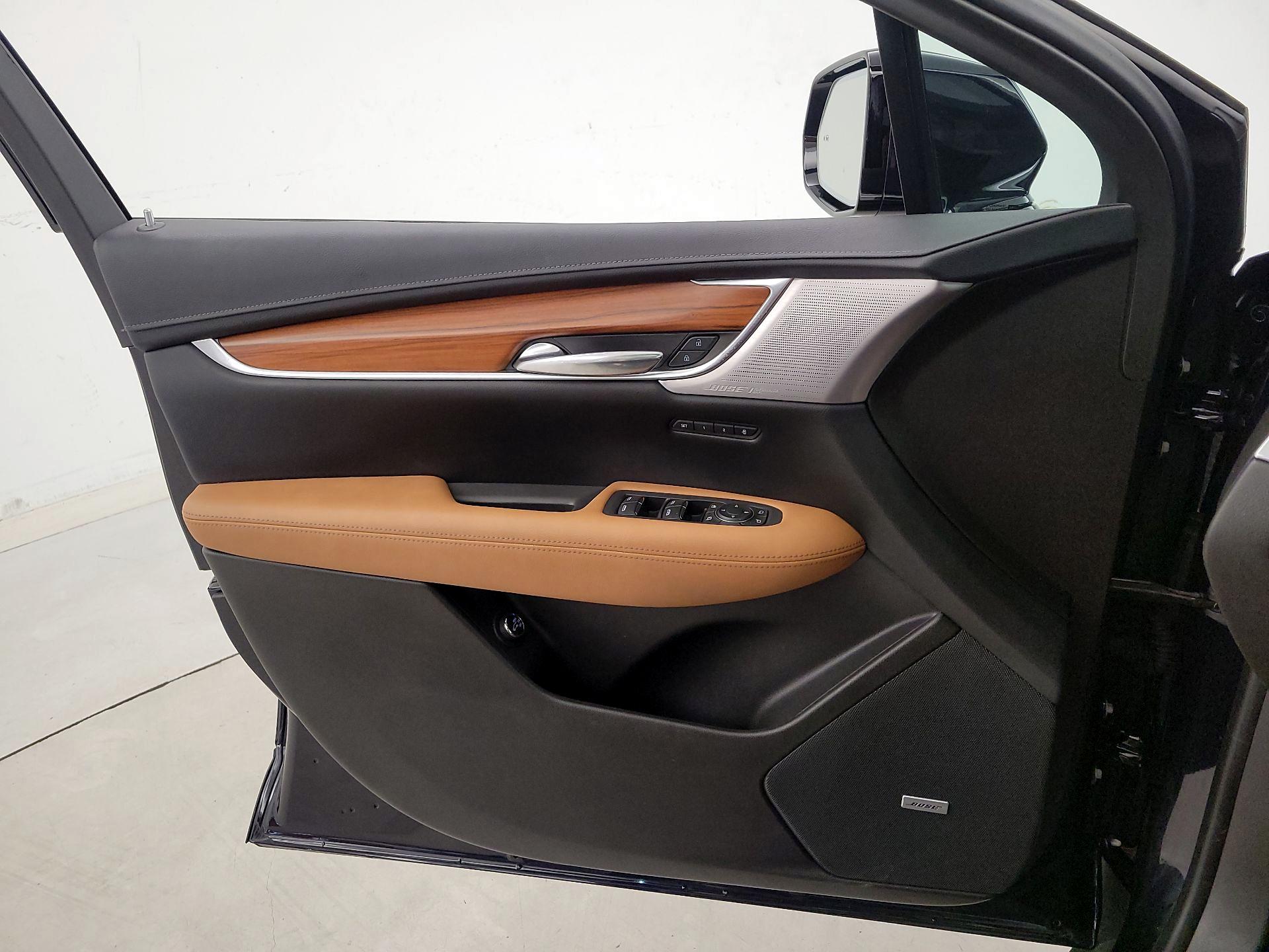 Thumbnail: 2022 Cadillac XT5 - 12