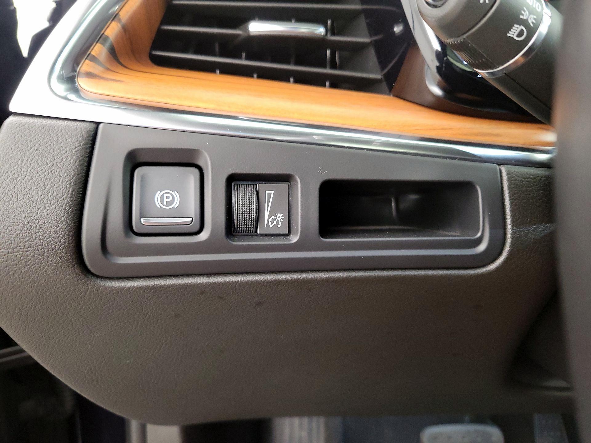 Thumbnail: 2022 Cadillac XT5 - 13