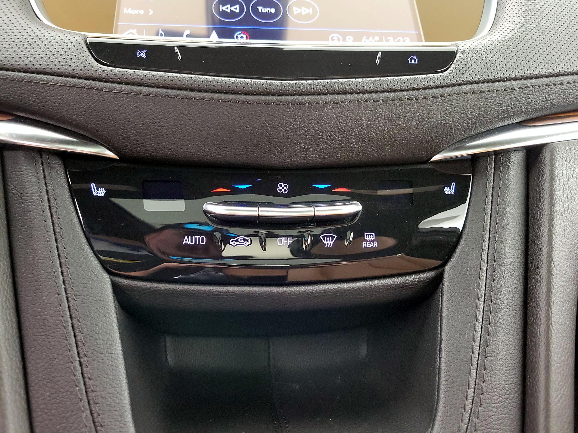 Thumbnail: 2022 Cadillac XT5 - 16