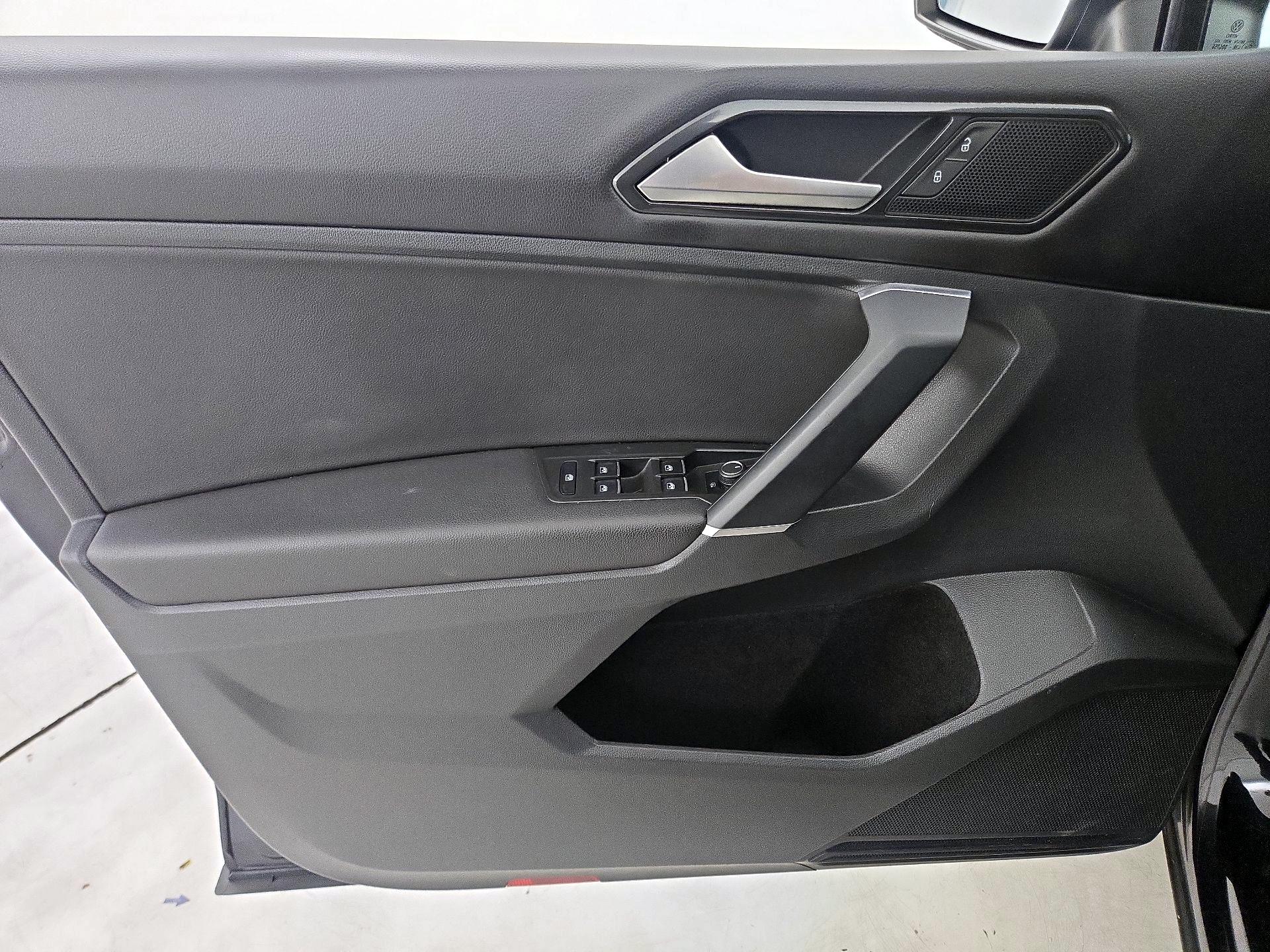 Thumbnail: 2018 Volkswagen Tiguan - 12