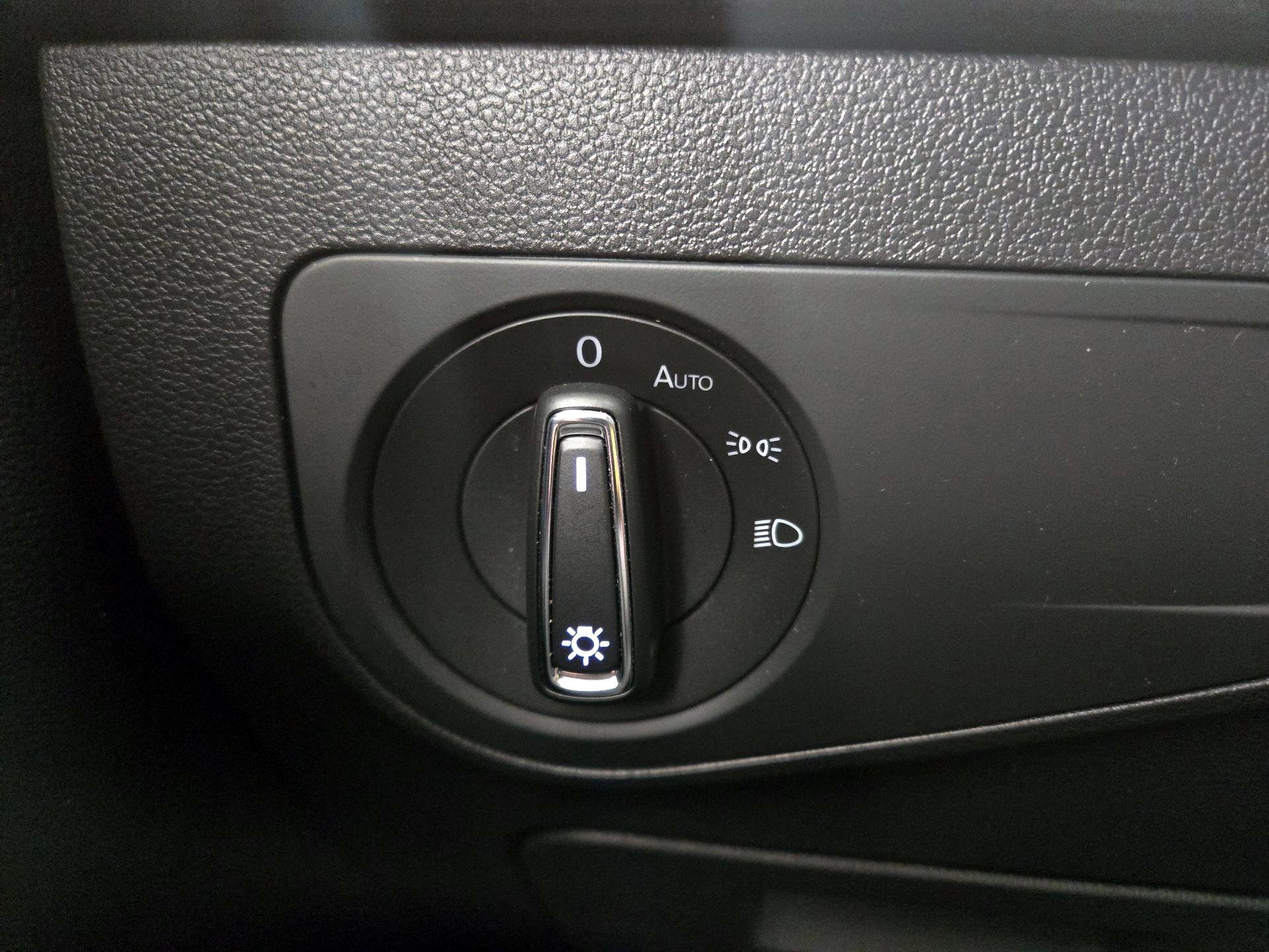 Thumbnail: 2018 Volkswagen Tiguan - 13