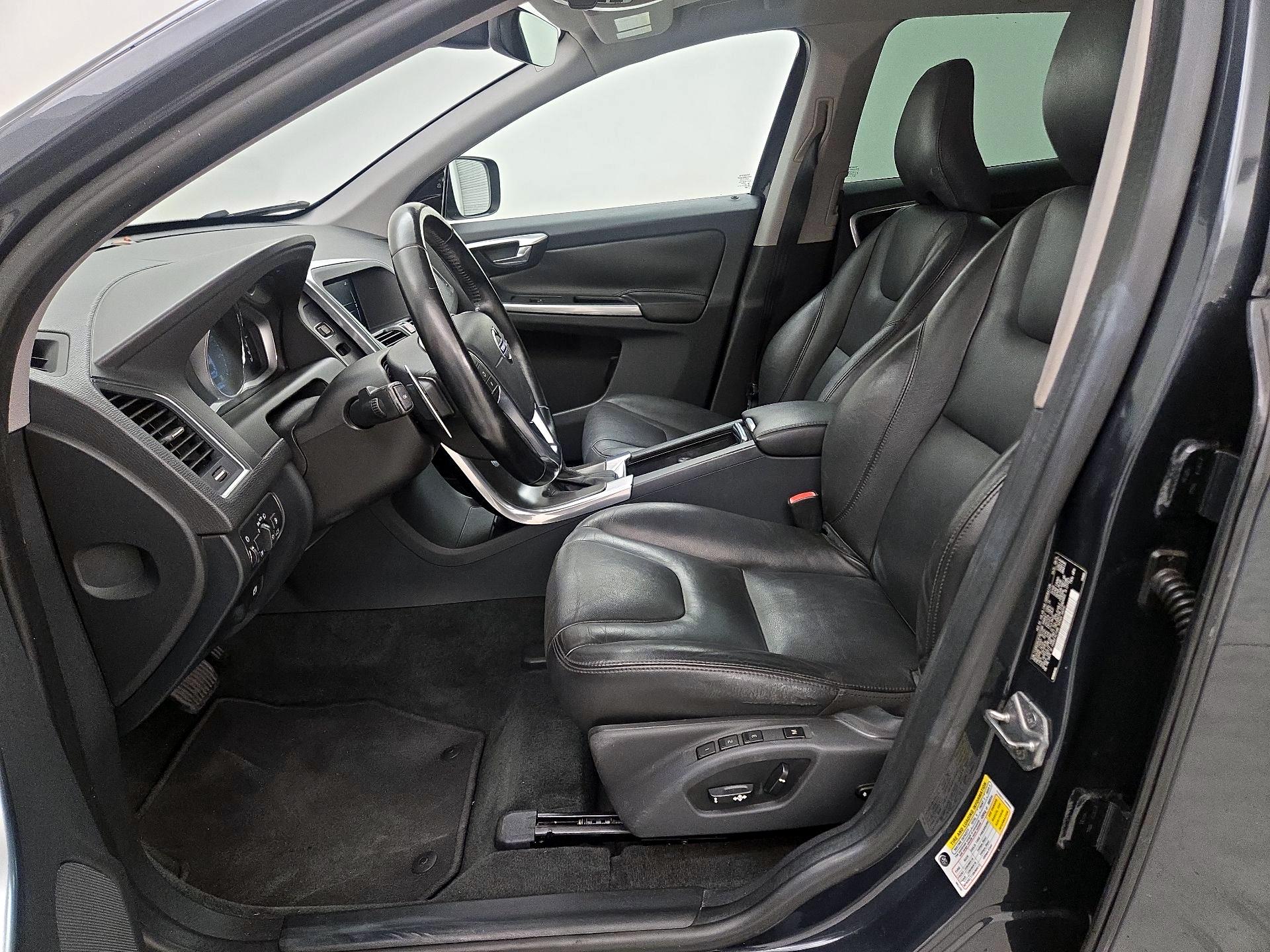 Thumbnail: 2015 Volvo XC60 - 11