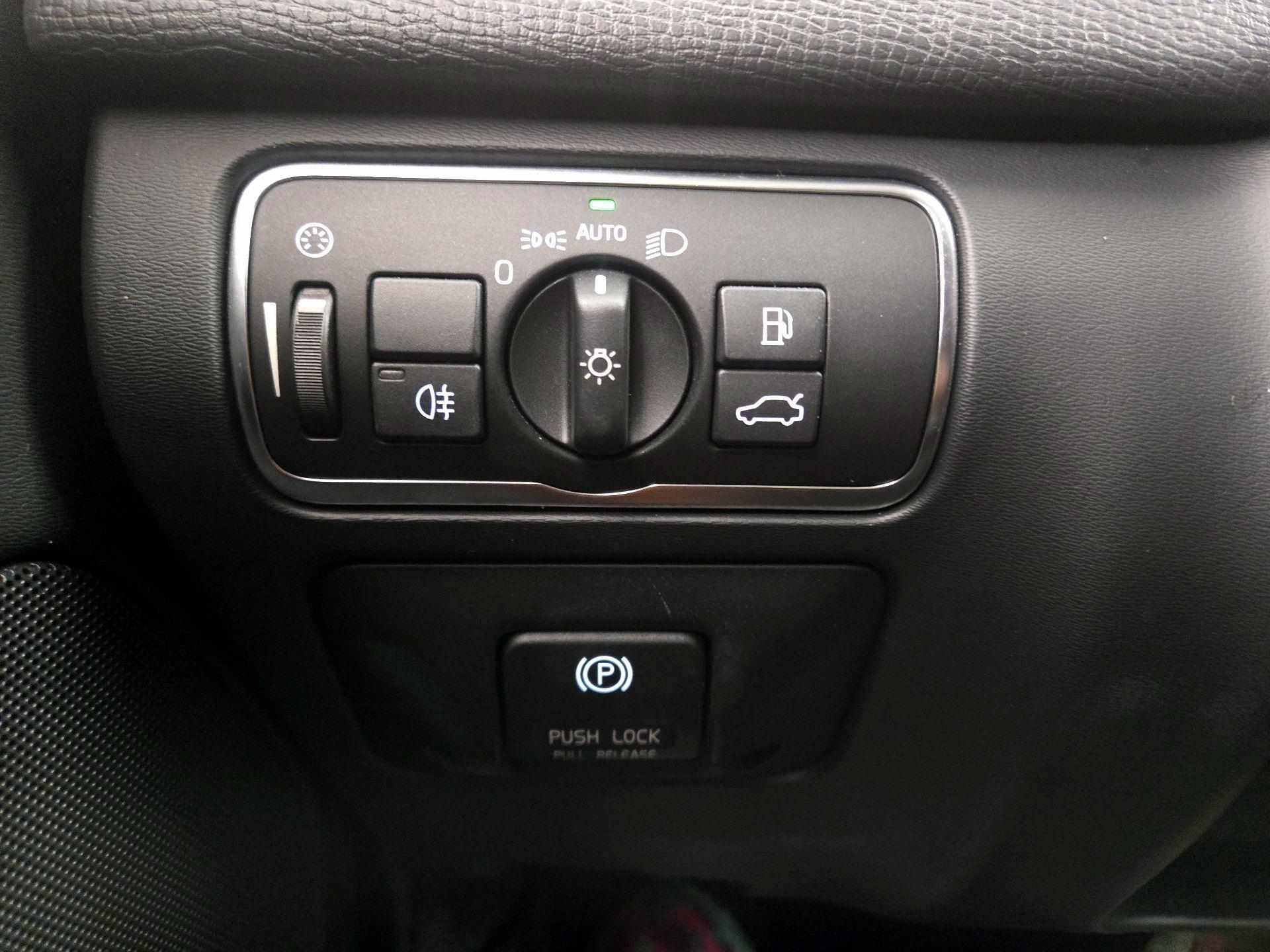 Thumbnail: 2015 Volvo XC60 - 13