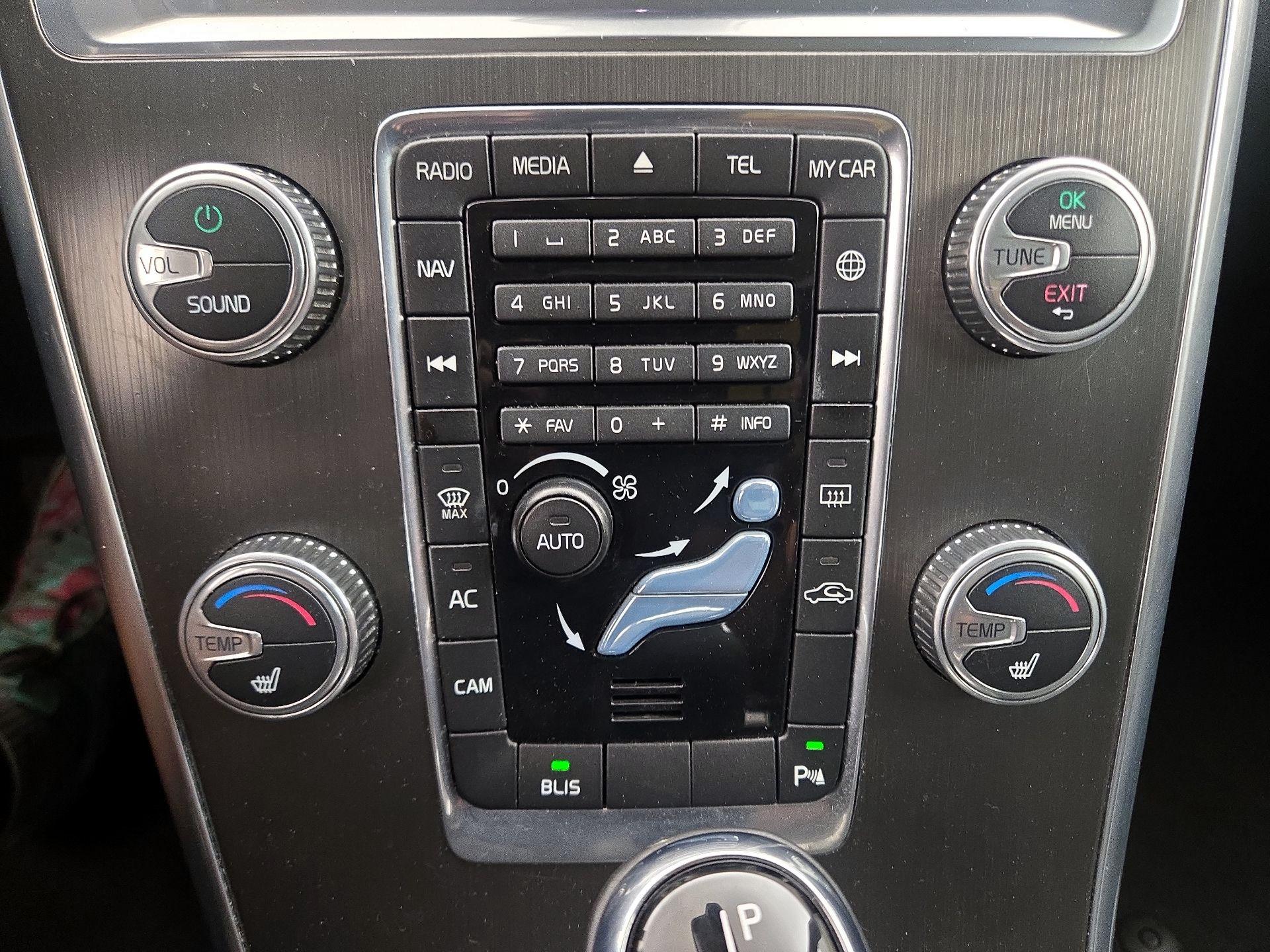 Thumbnail: 2015 Volvo XC60 - 16