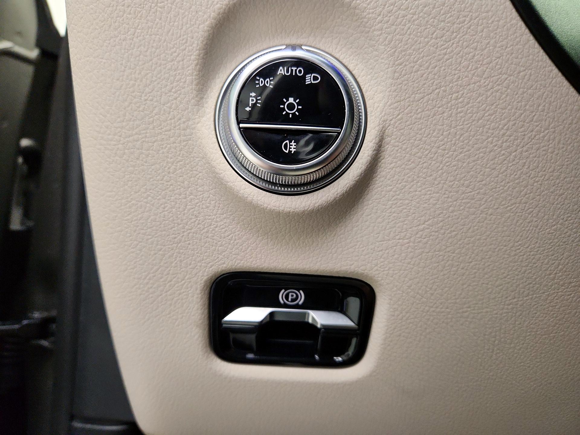 Thumbnail: 2023 Mercedes-Benz C-Class - 13