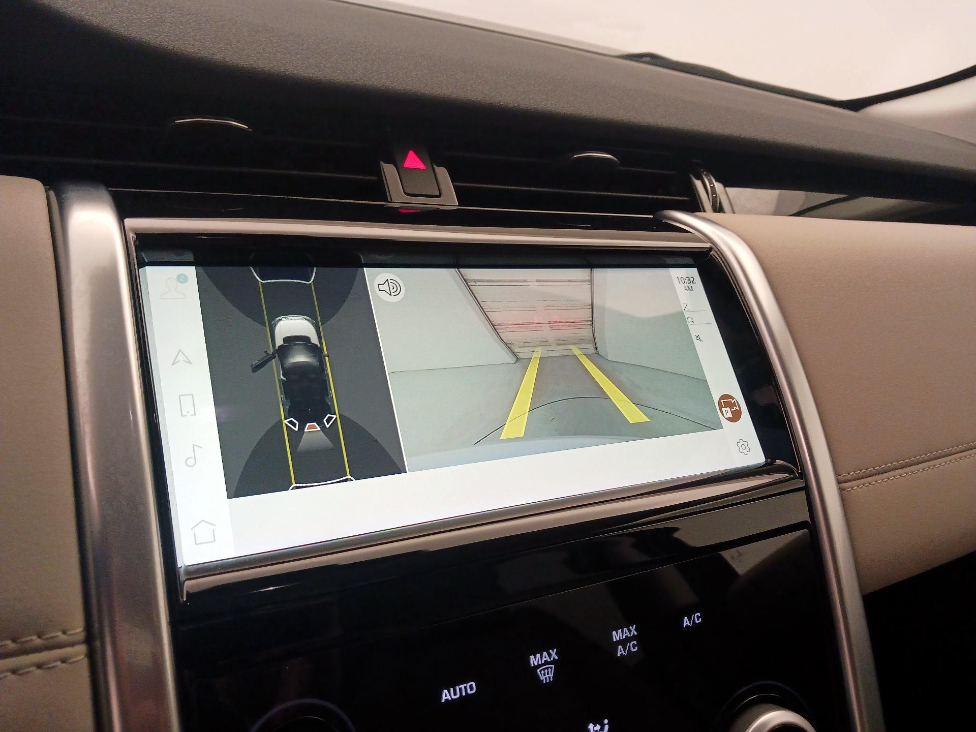 Thumbnail: 2022 Land Rover Discovery Sport - 15