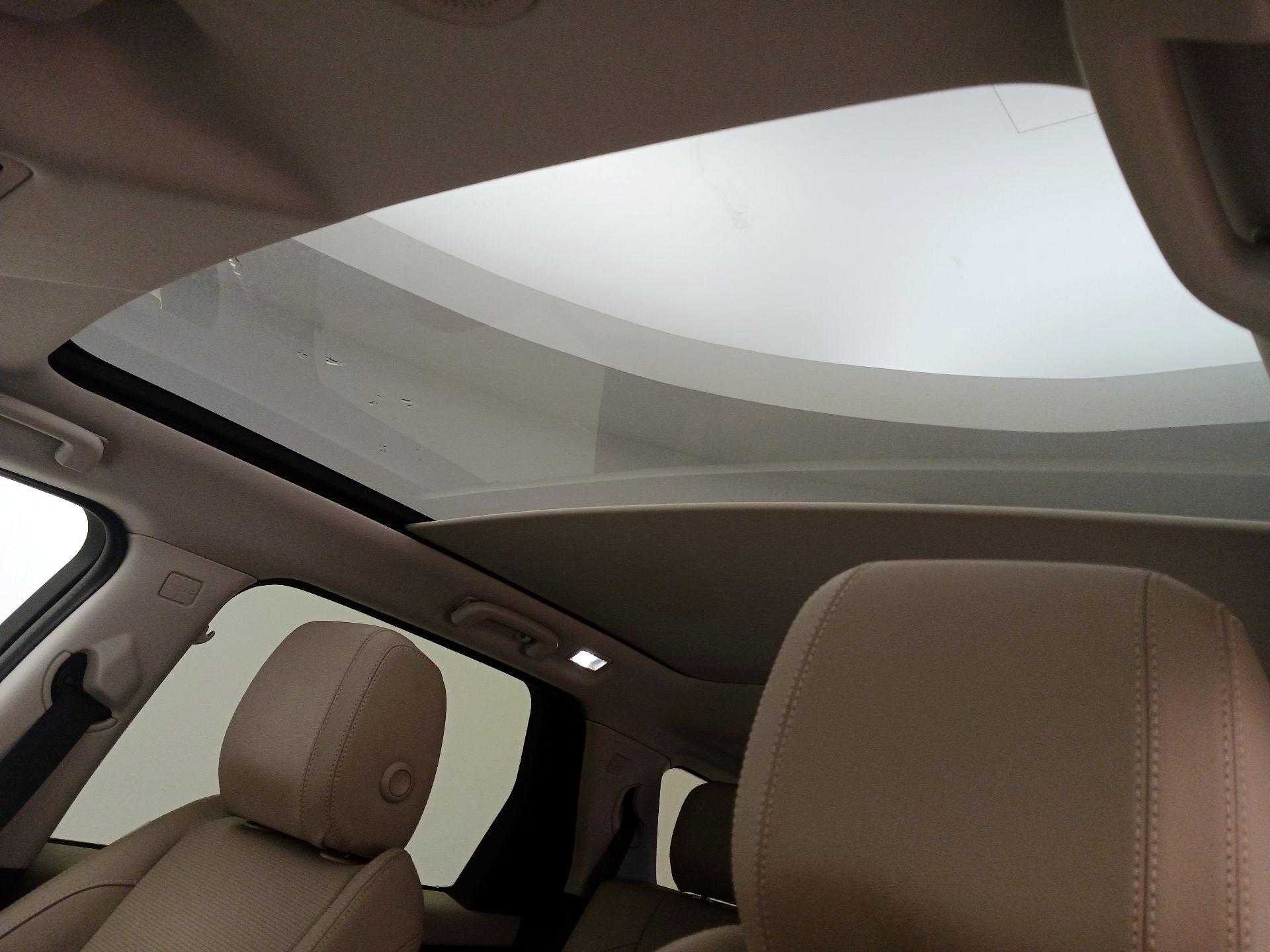 Thumbnail: 2022 Land Rover Discovery Sport - 20