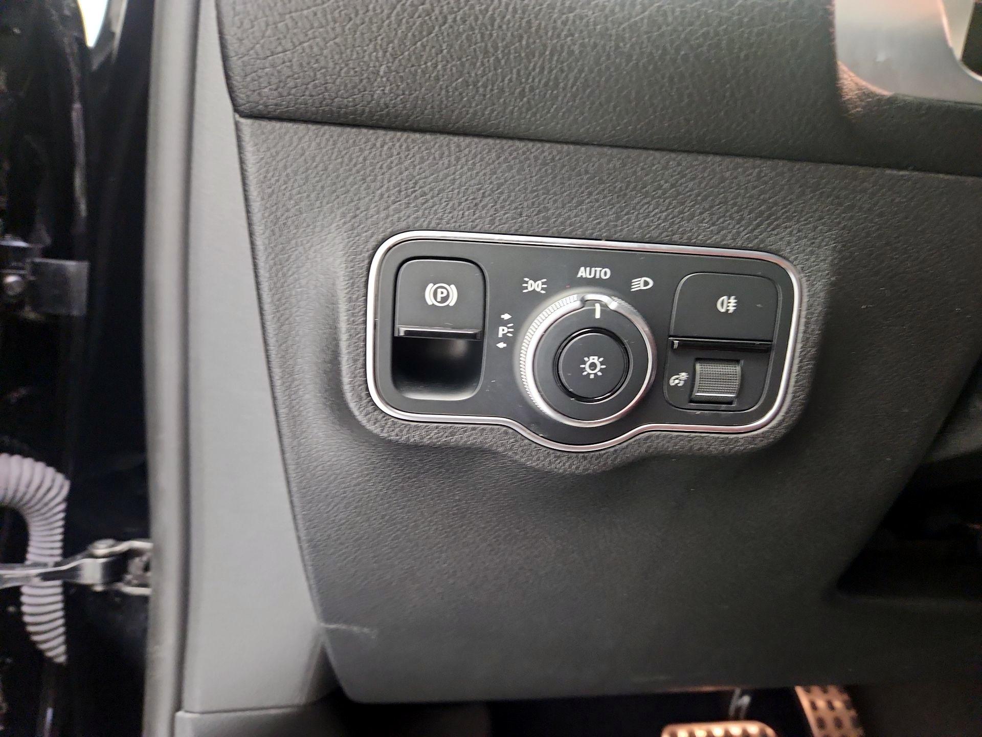 Thumbnail: 2022 Mercedes-Benz GLB - 13