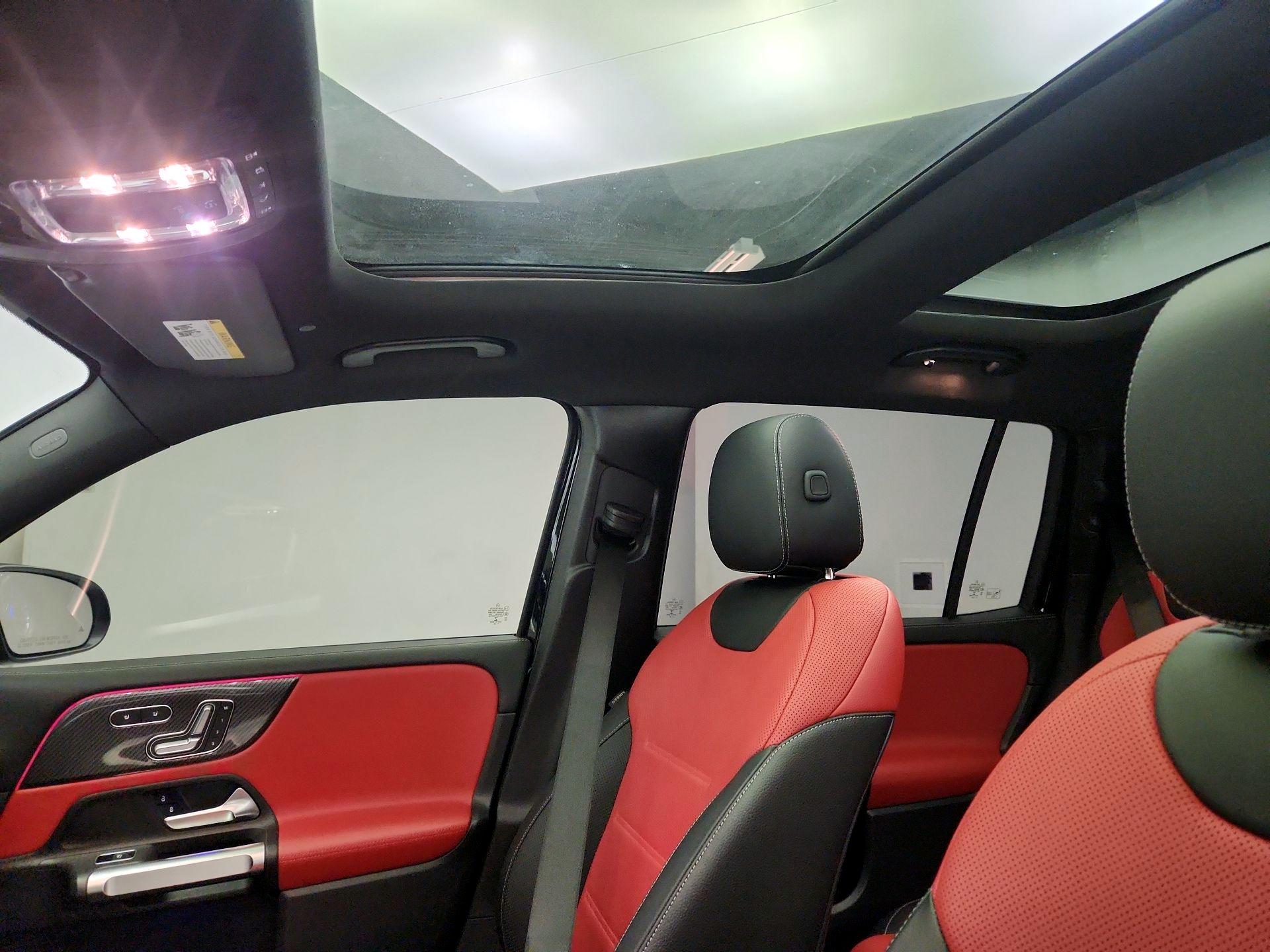 Thumbnail: 2022 Mercedes-Benz GLB - 20