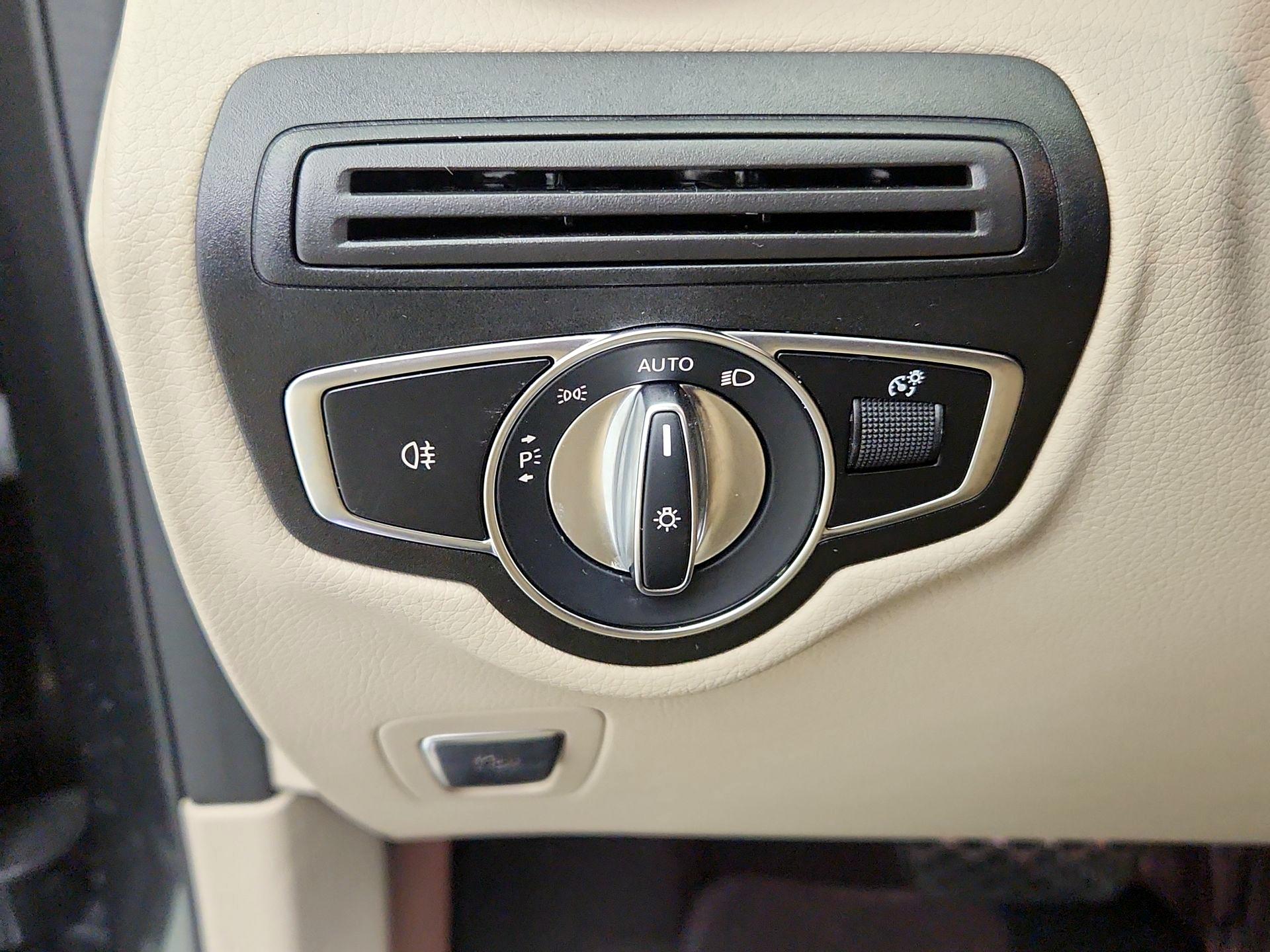 Thumbnail: 2022 Mercedes-Benz GLC - 13