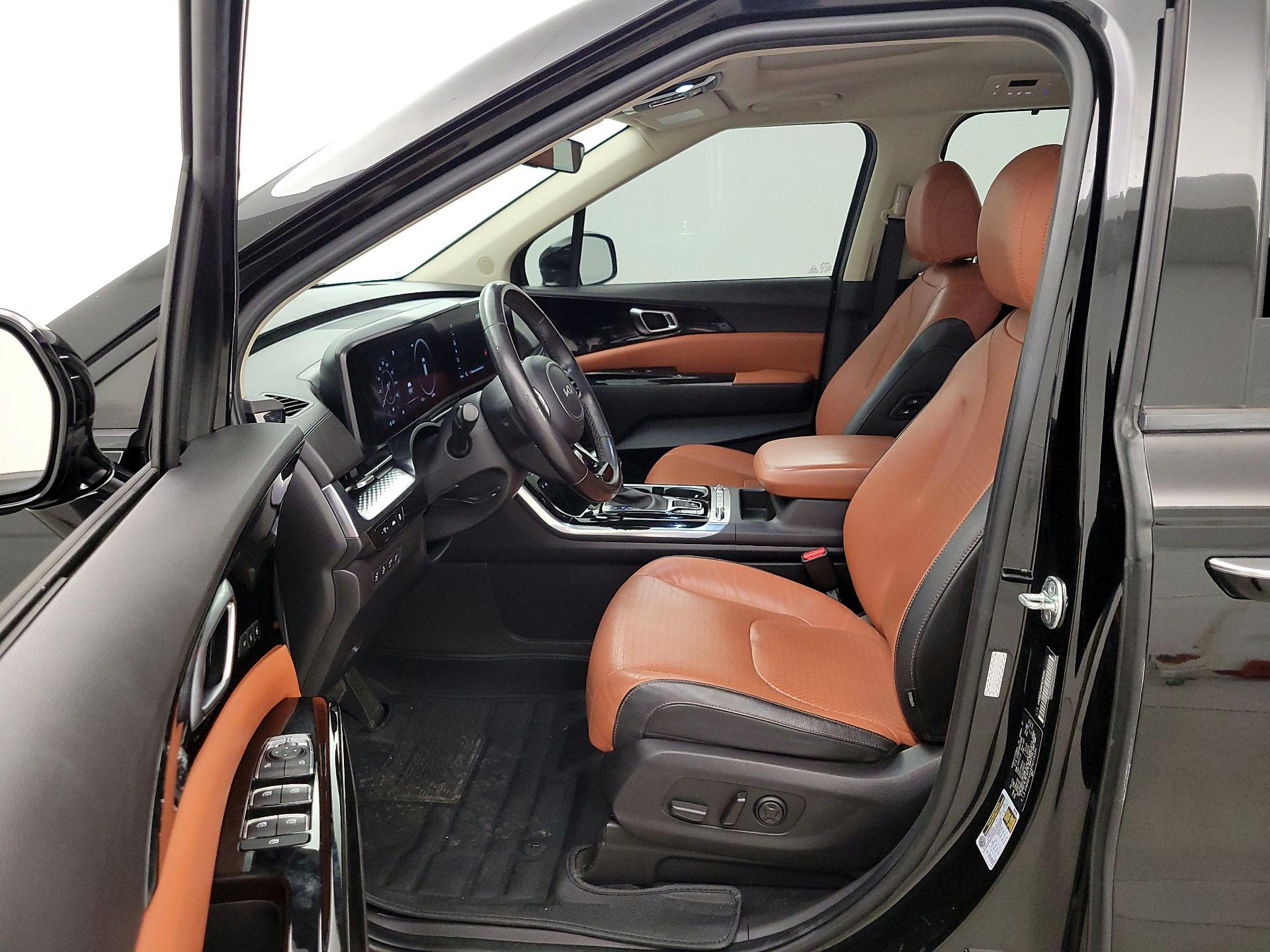 Thumbnail: 2023 Kia Carnival - 11