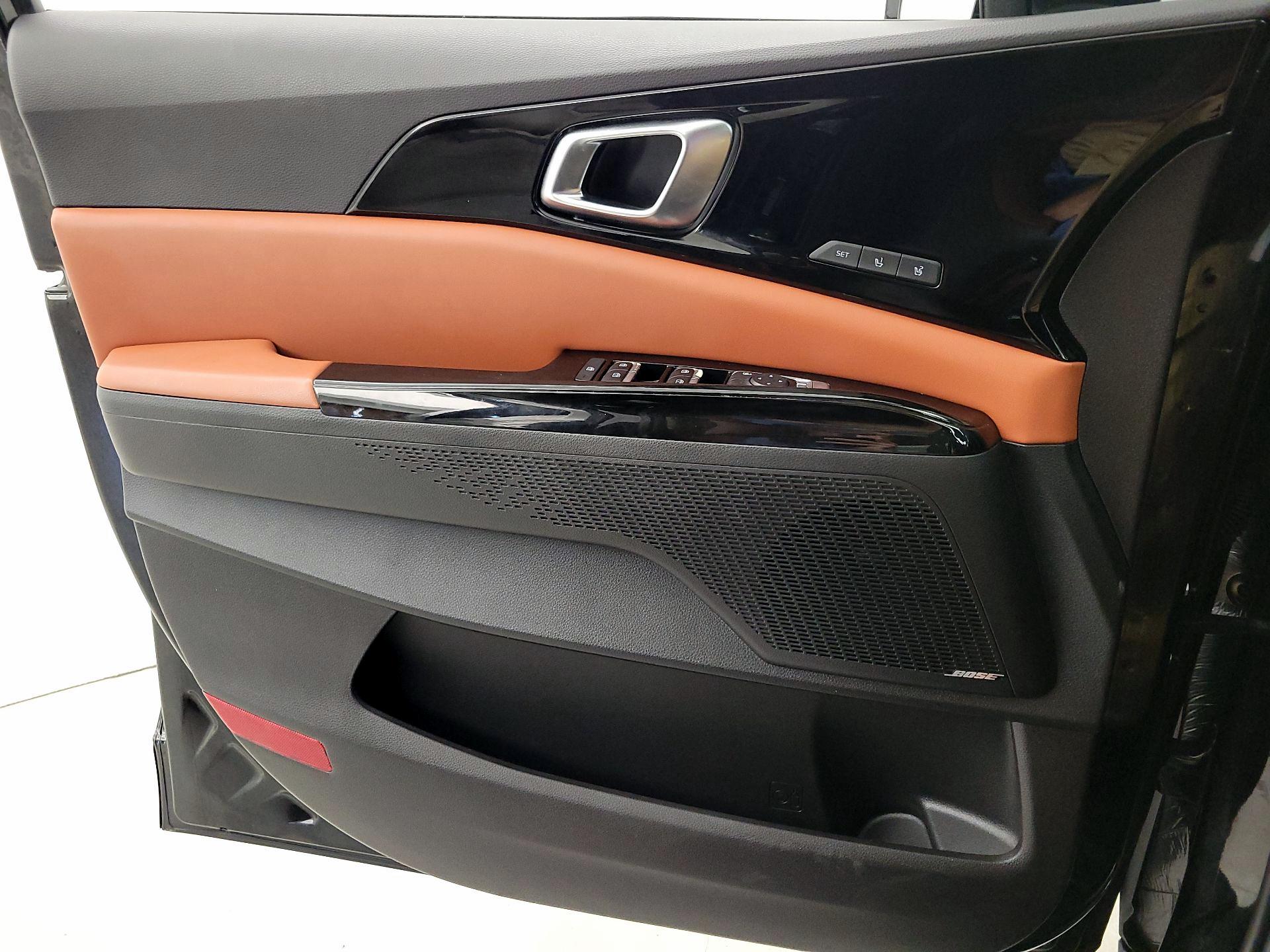 Thumbnail: 2023 Kia Carnival - 12