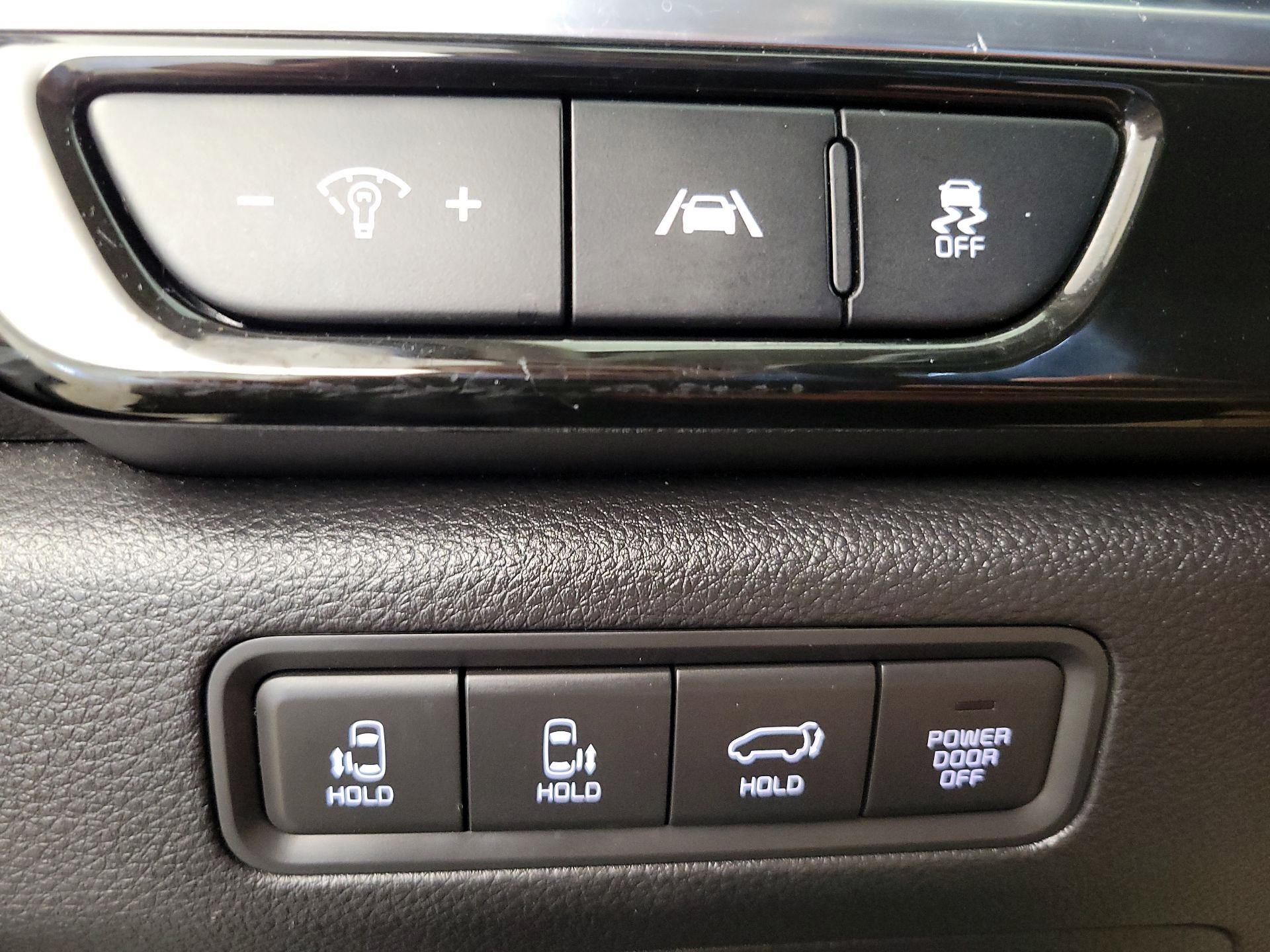 Thumbnail: 2023 Kia Carnival - 13