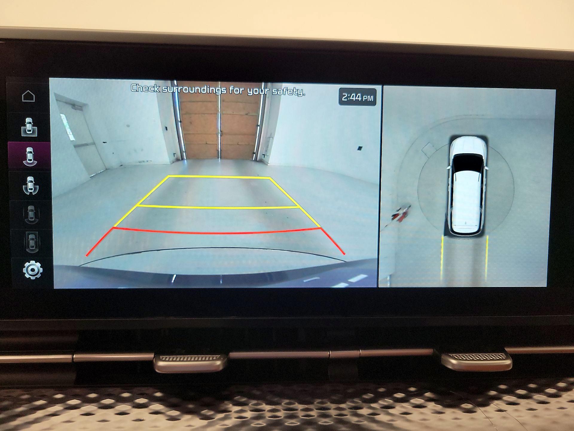 Thumbnail: 2023 Kia Carnival - 15