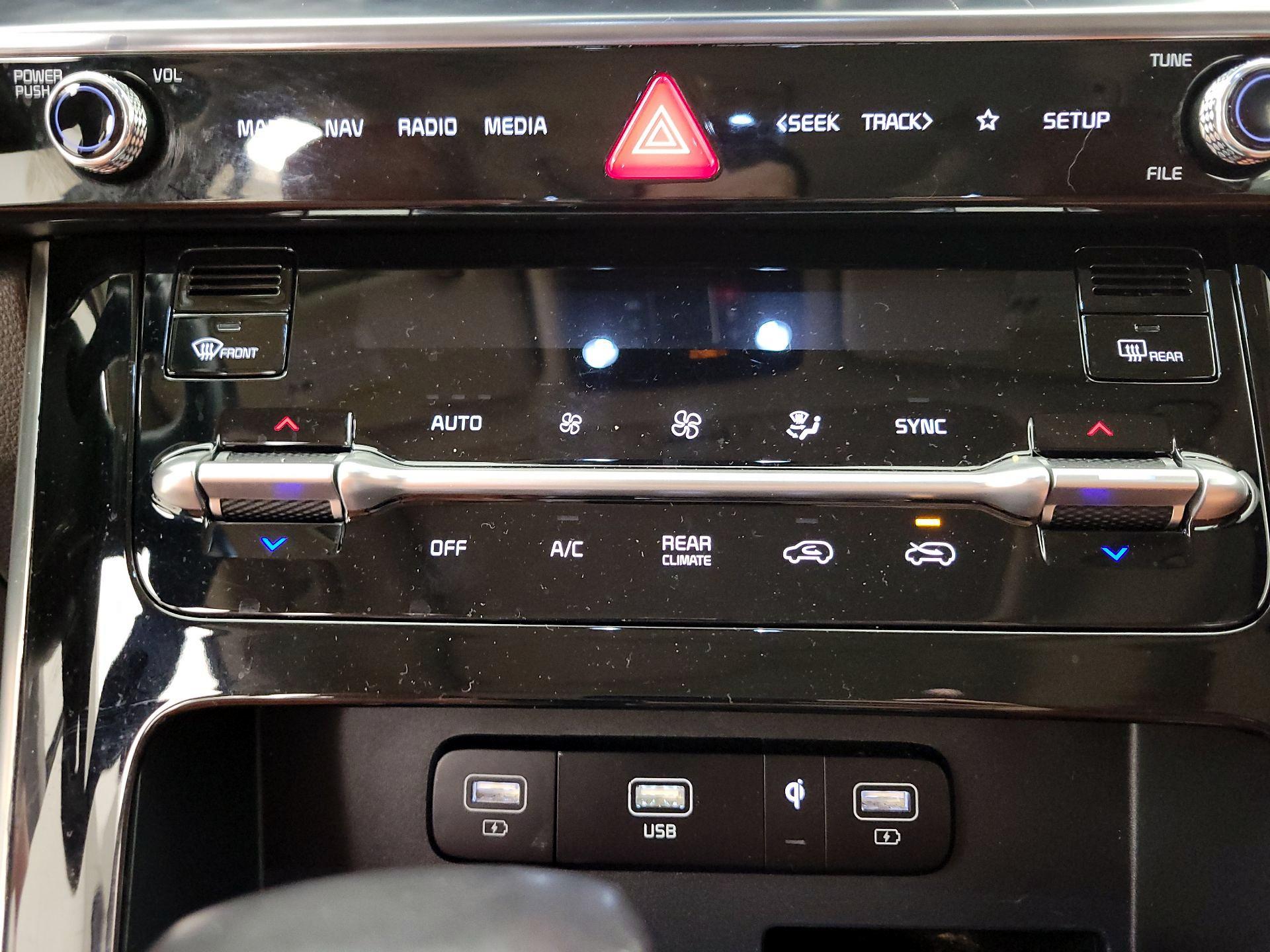 Thumbnail: 2023 Kia Carnival - 17