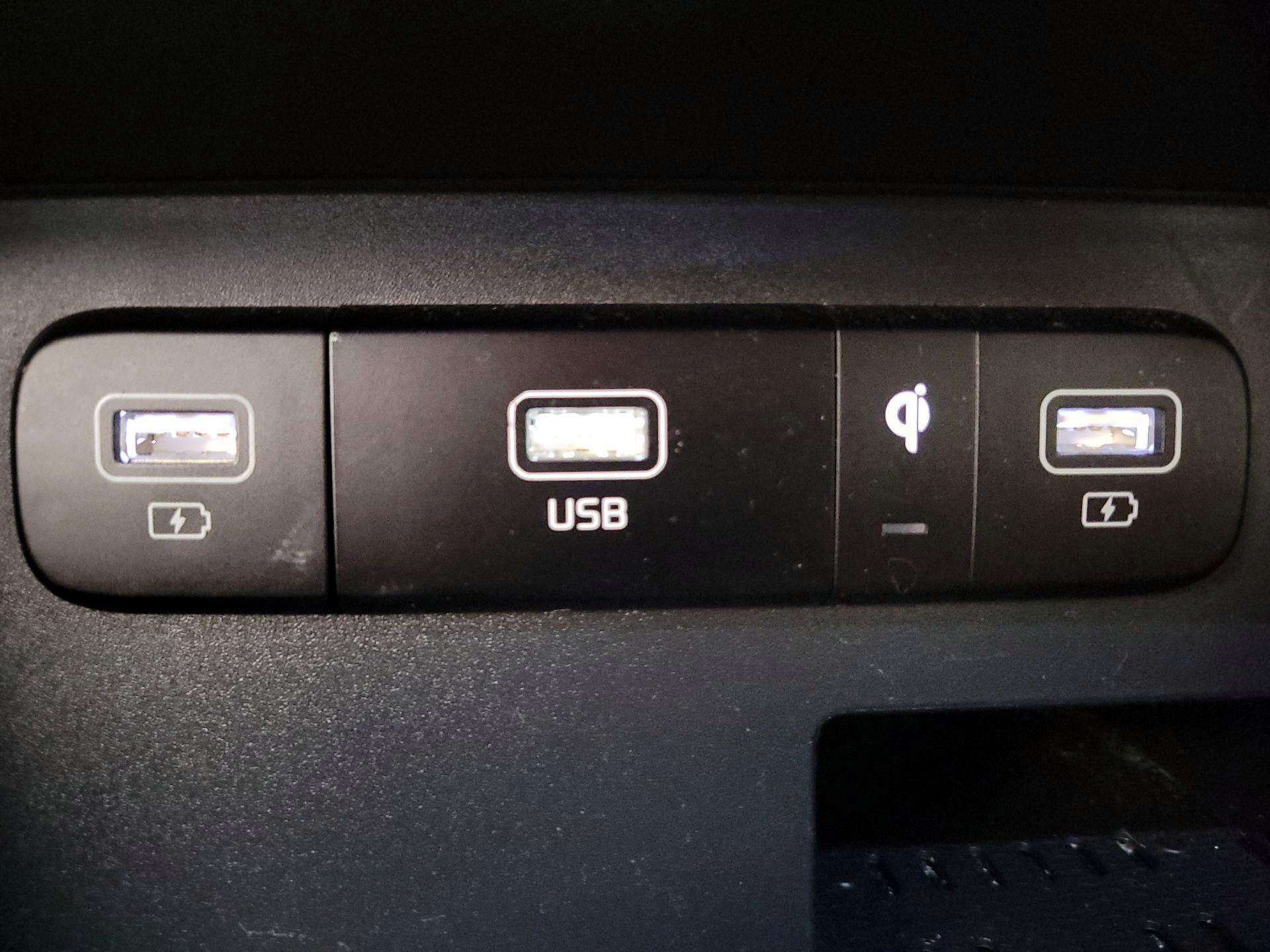 Thumbnail: 2023 Kia Carnival - 19