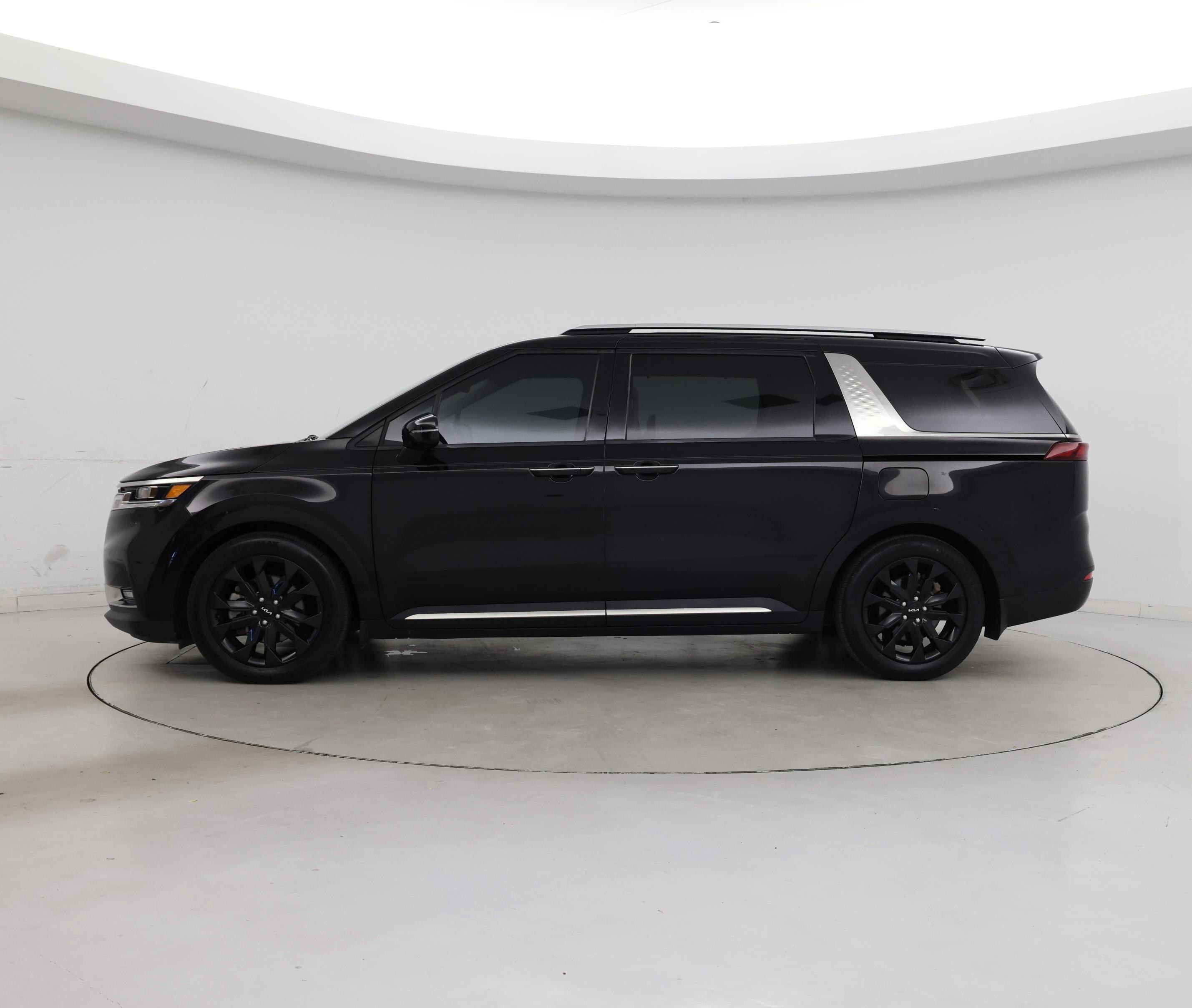 Thumbnail: 2023 Kia Carnival - 3