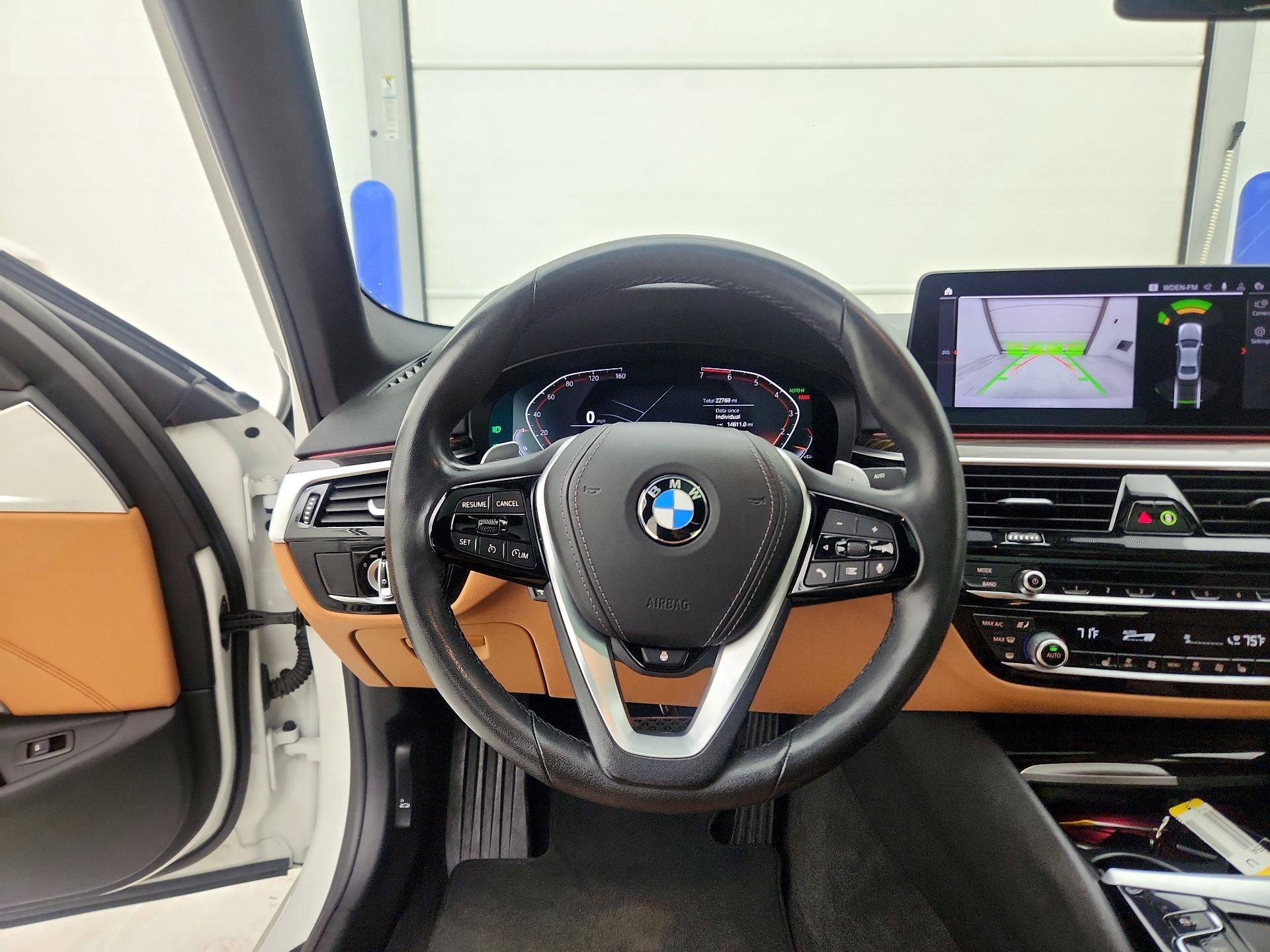 Thumbnail: 2023 BMW 5 Series - 10