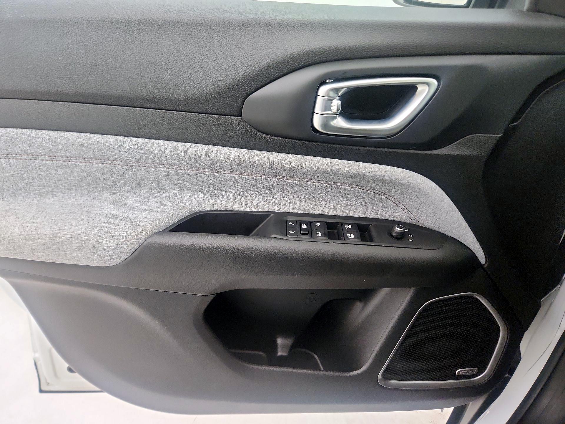 Thumbnail: 2022 Jeep Compass - 12