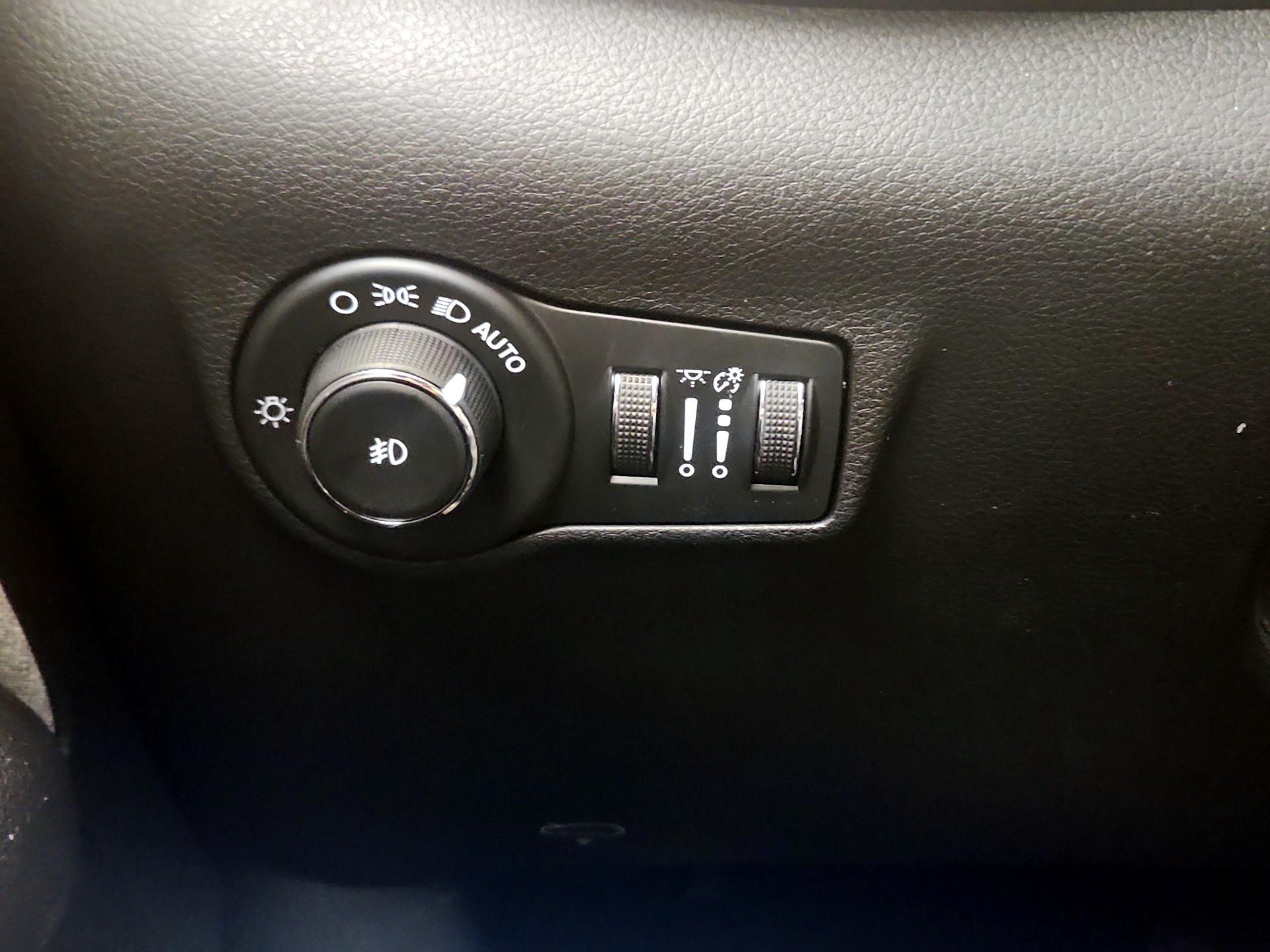 Thumbnail: 2022 Jeep Compass - 13