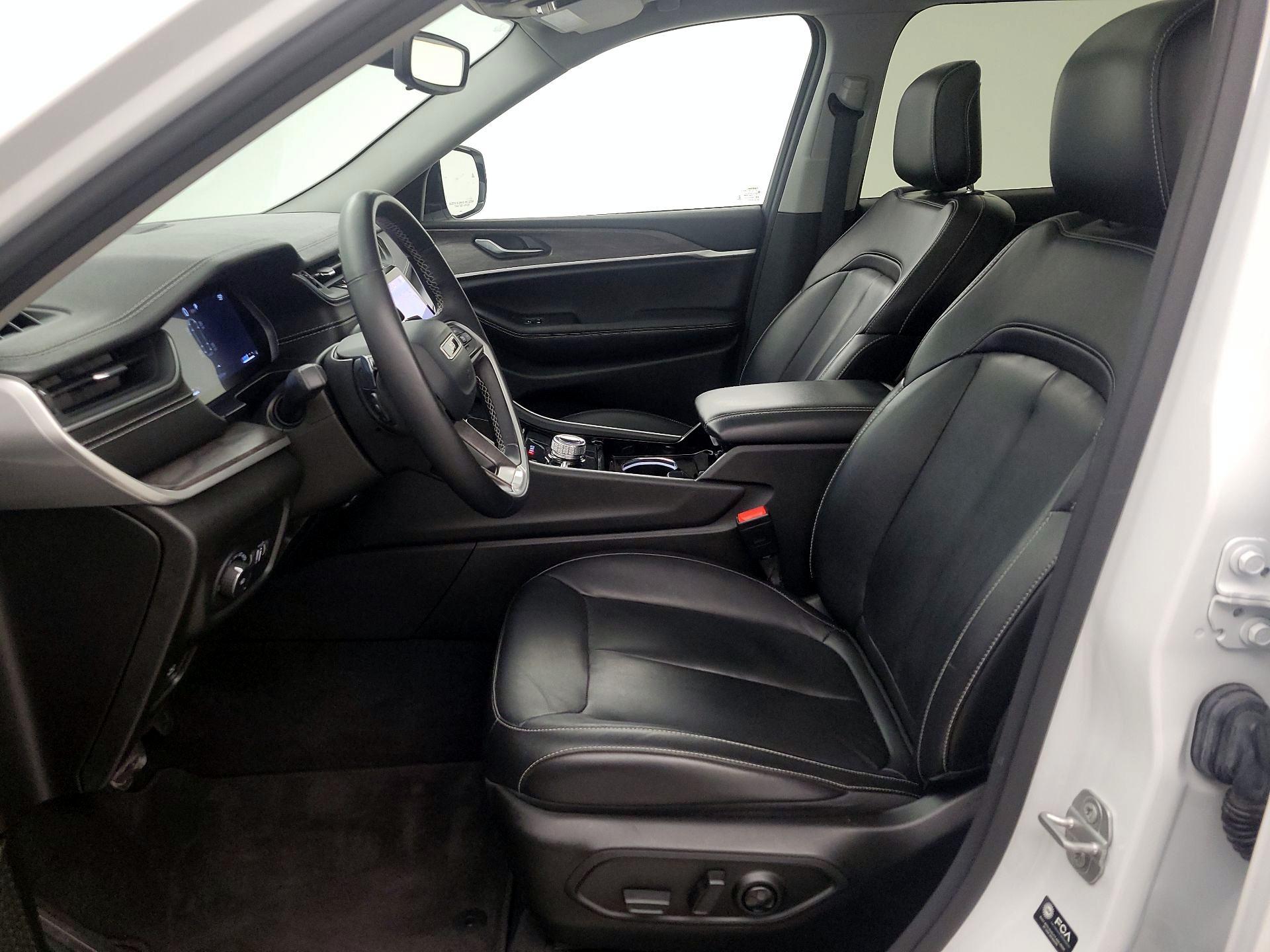 Thumbnail: 2022 Jeep Grand Cherokee - 11