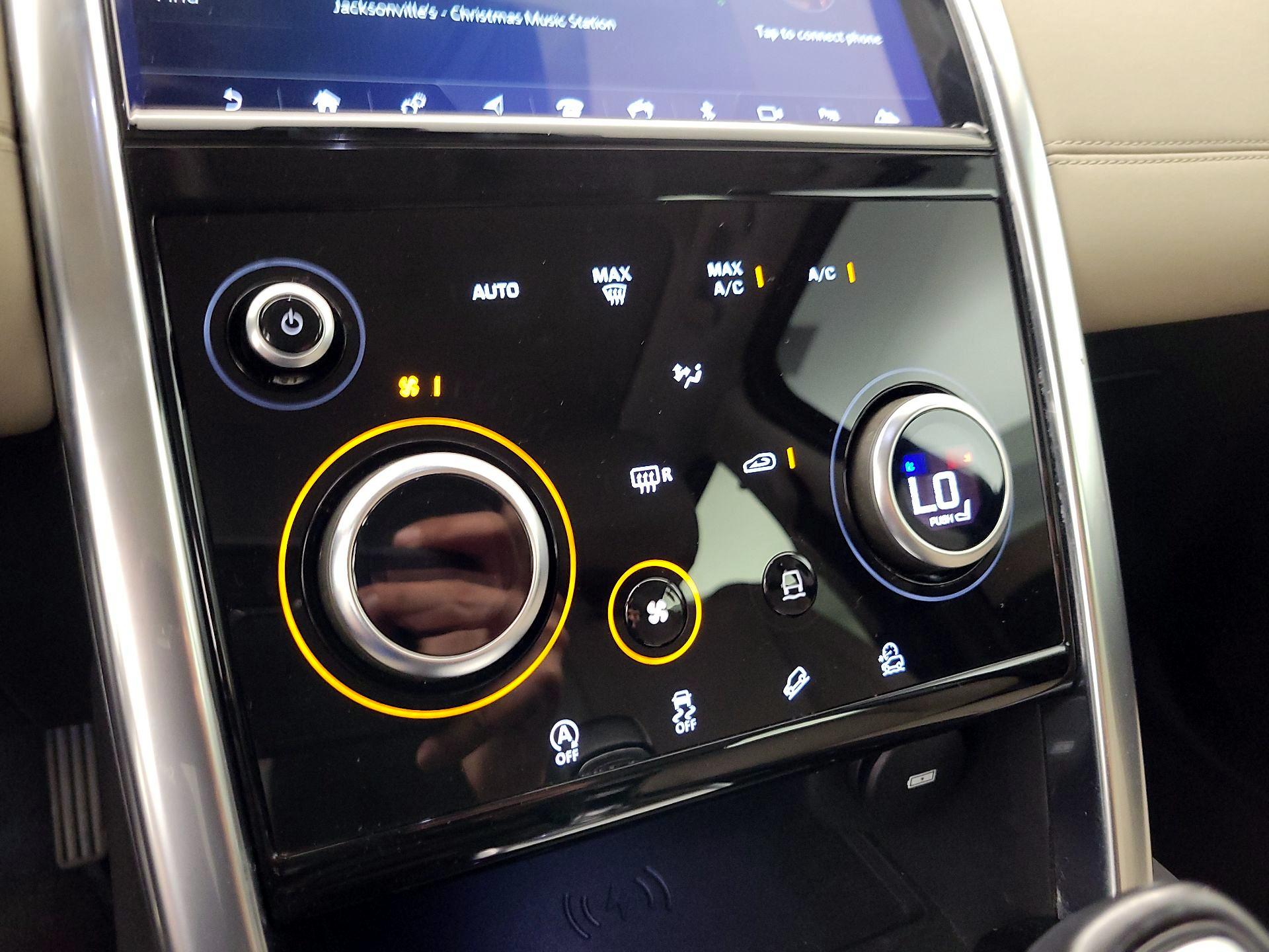 Thumbnail: 2020 Land Rover Discovery Sport - 16