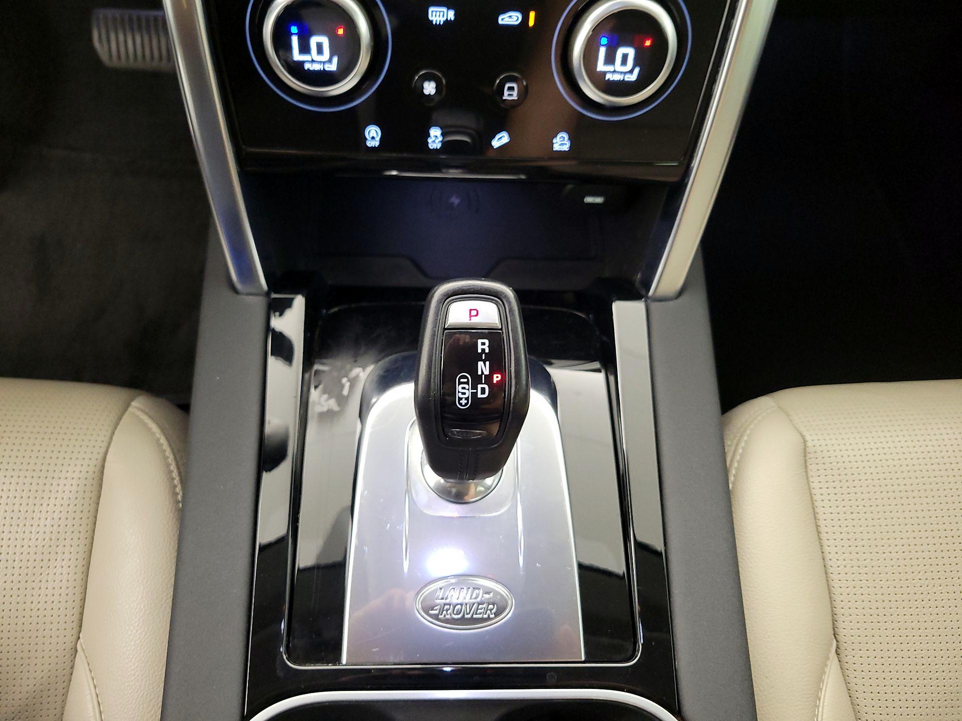 Thumbnail: 2020 Land Rover Discovery Sport - 17