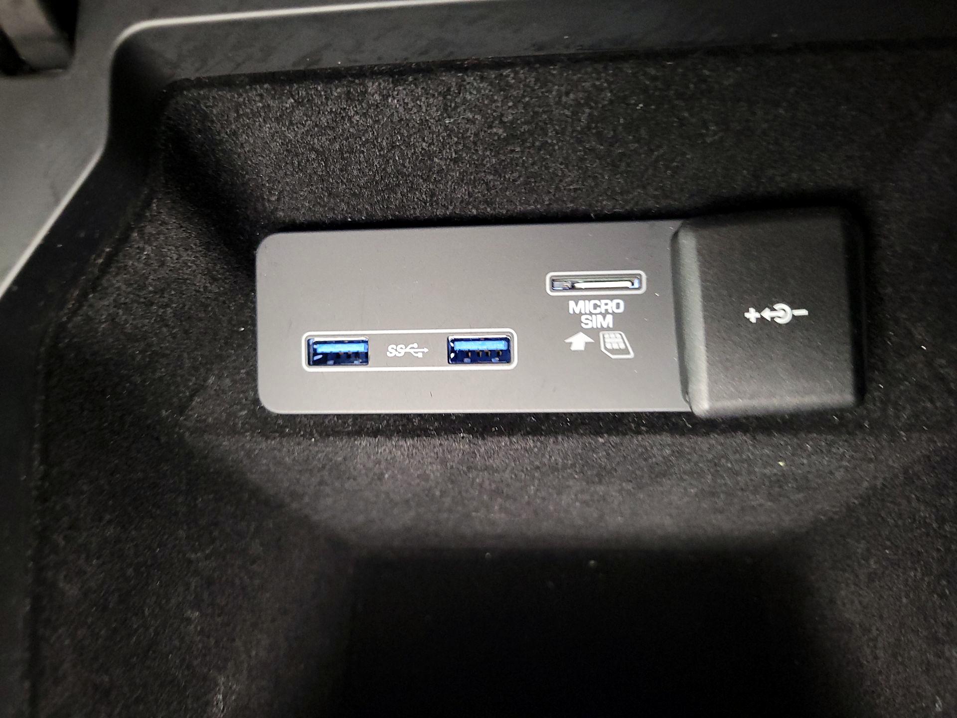 Thumbnail: 2020 Land Rover Discovery Sport - 18