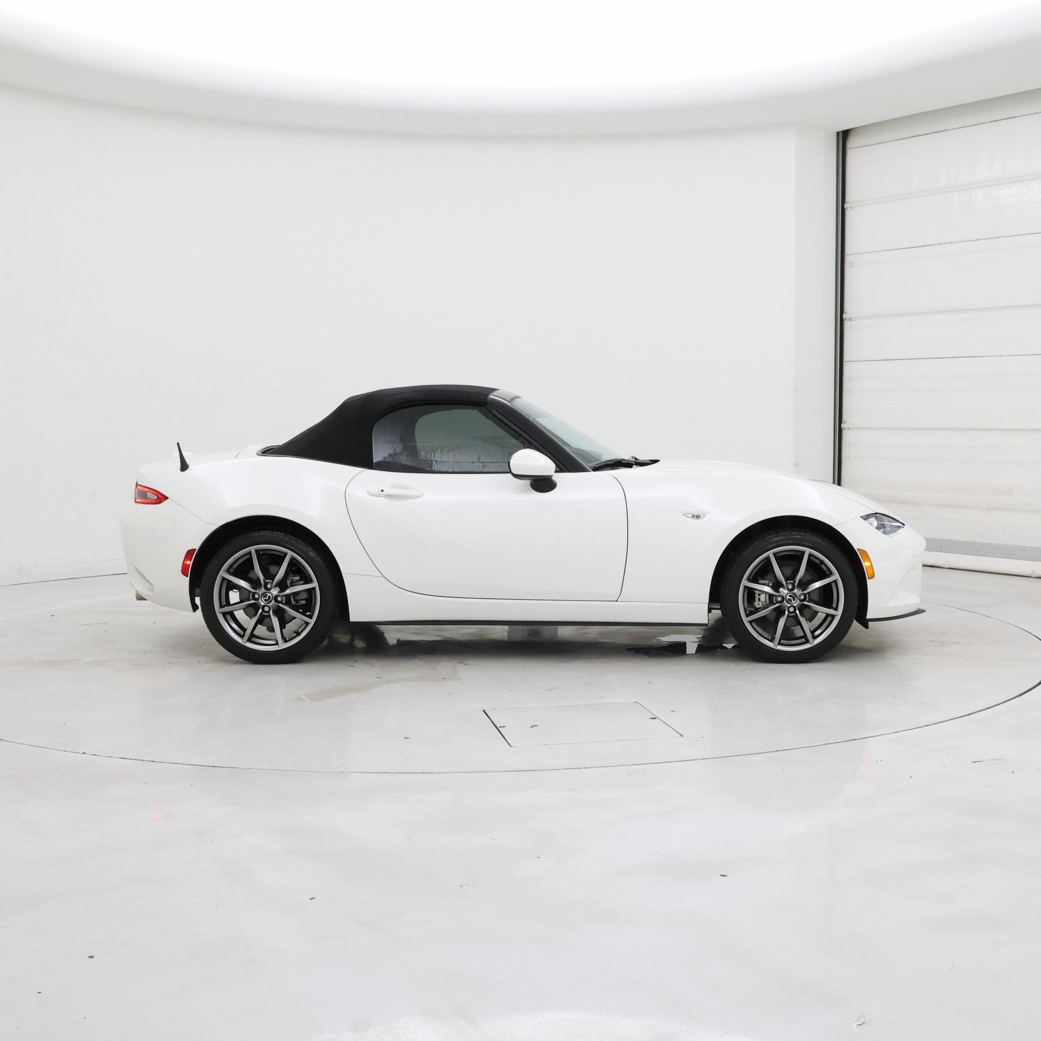 Thumbnail: 2022 Mazda MX-5 Miata - 7