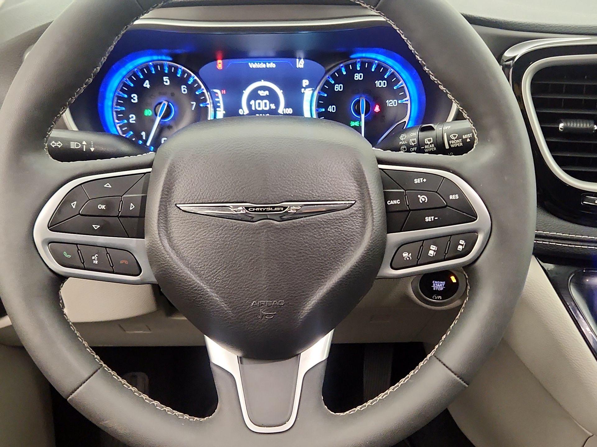 Thumbnail: 2023 Chrysler Pacifica - 10