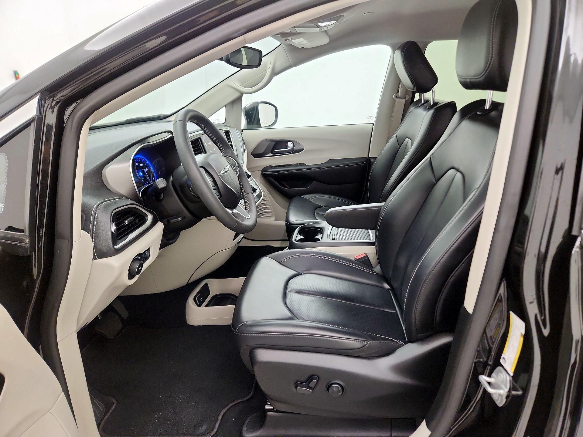 Thumbnail: 2023 Chrysler Pacifica - 11