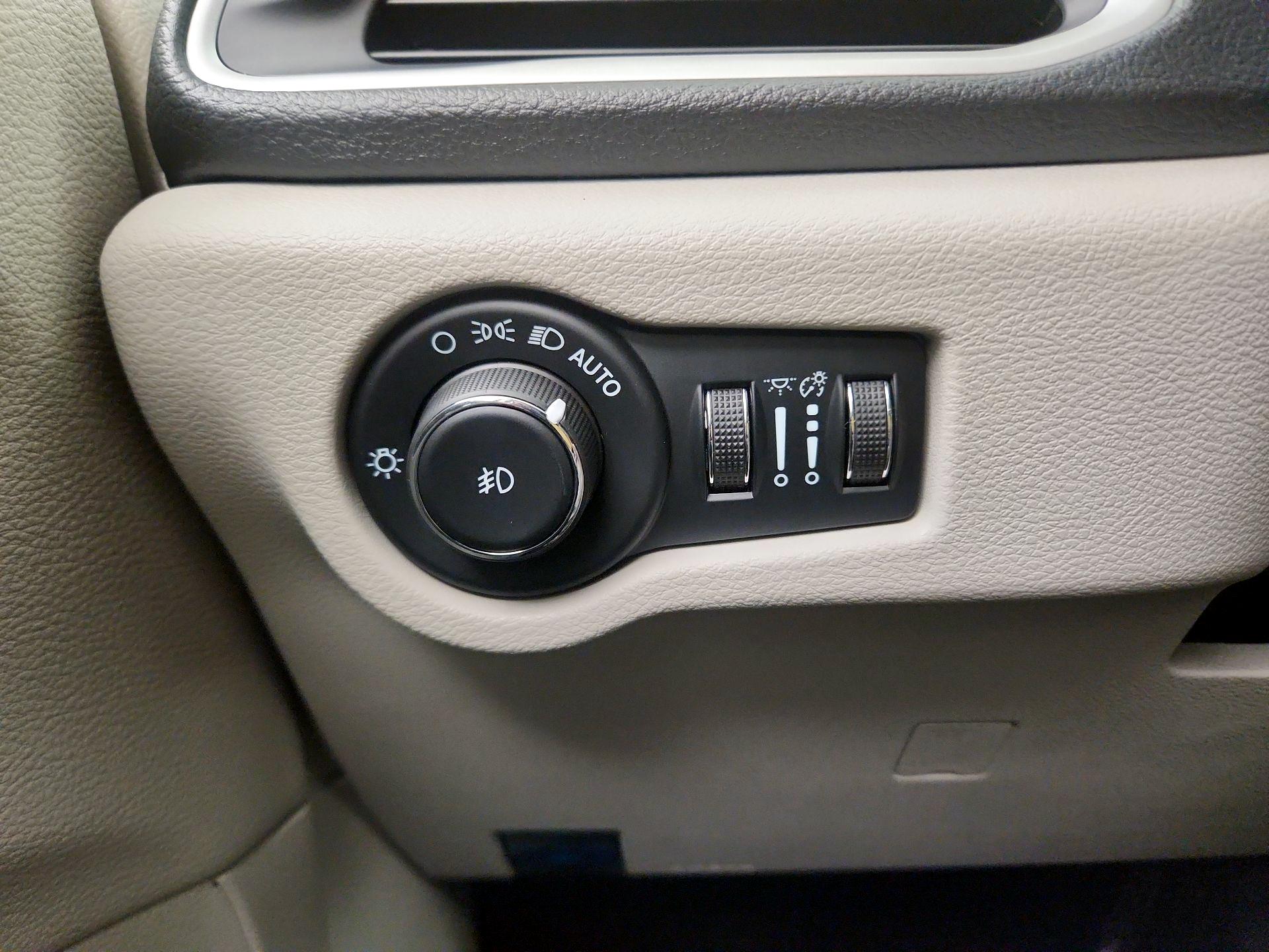 Thumbnail: 2023 Chrysler Pacifica - 13