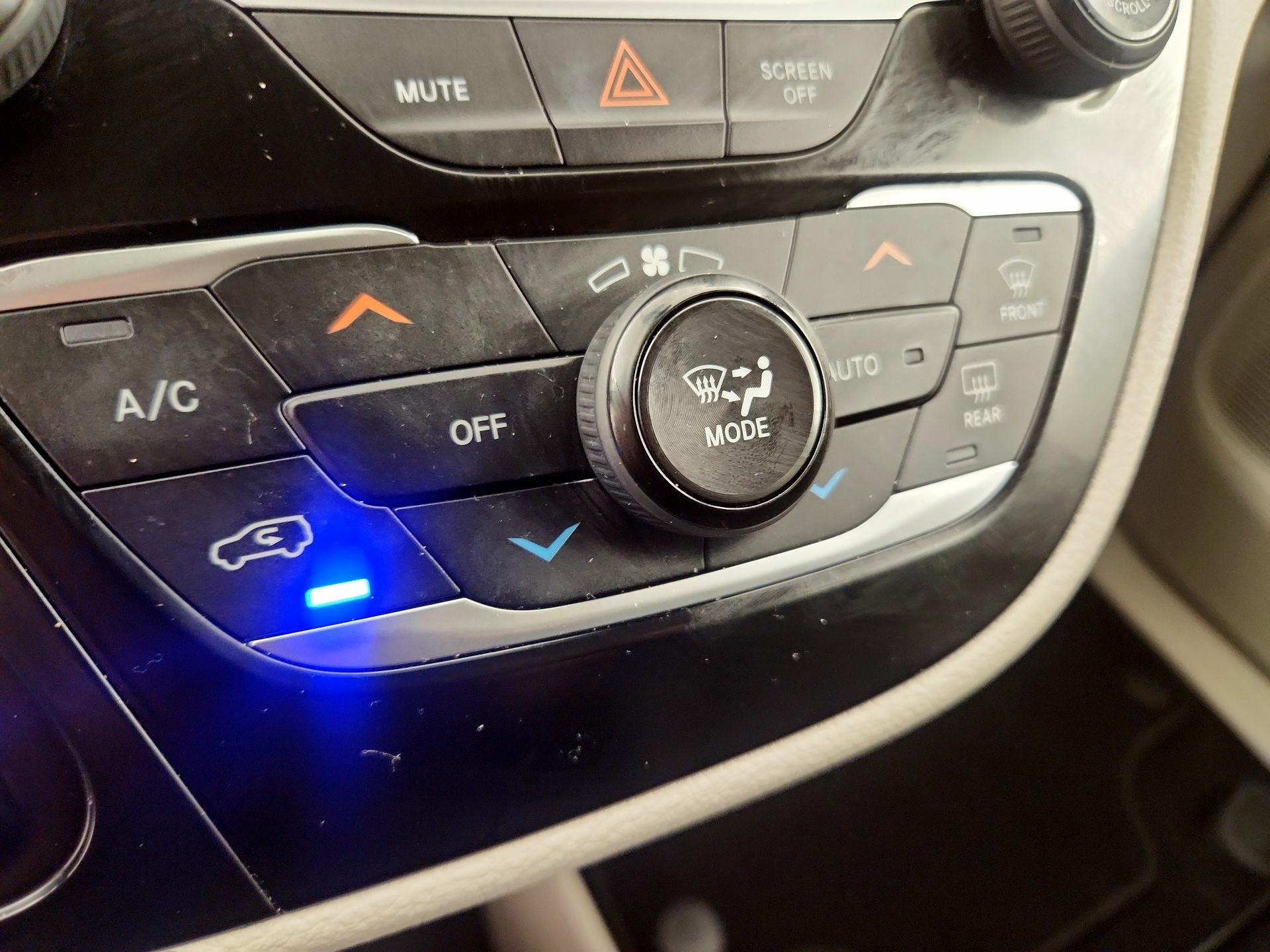 Thumbnail: 2023 Chrysler Pacifica - 16